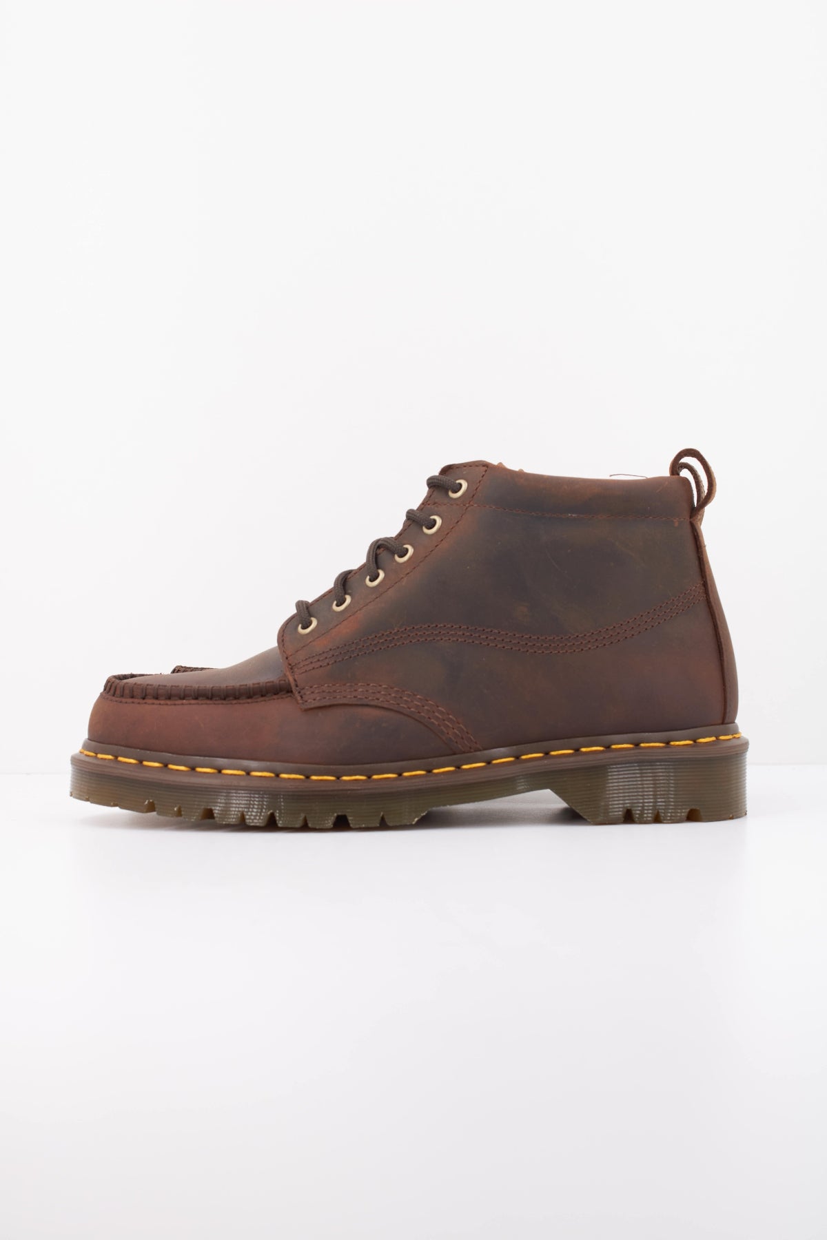 DR. MARTENS LOWELL CHUKKA 43350201 en color MARRON (1)