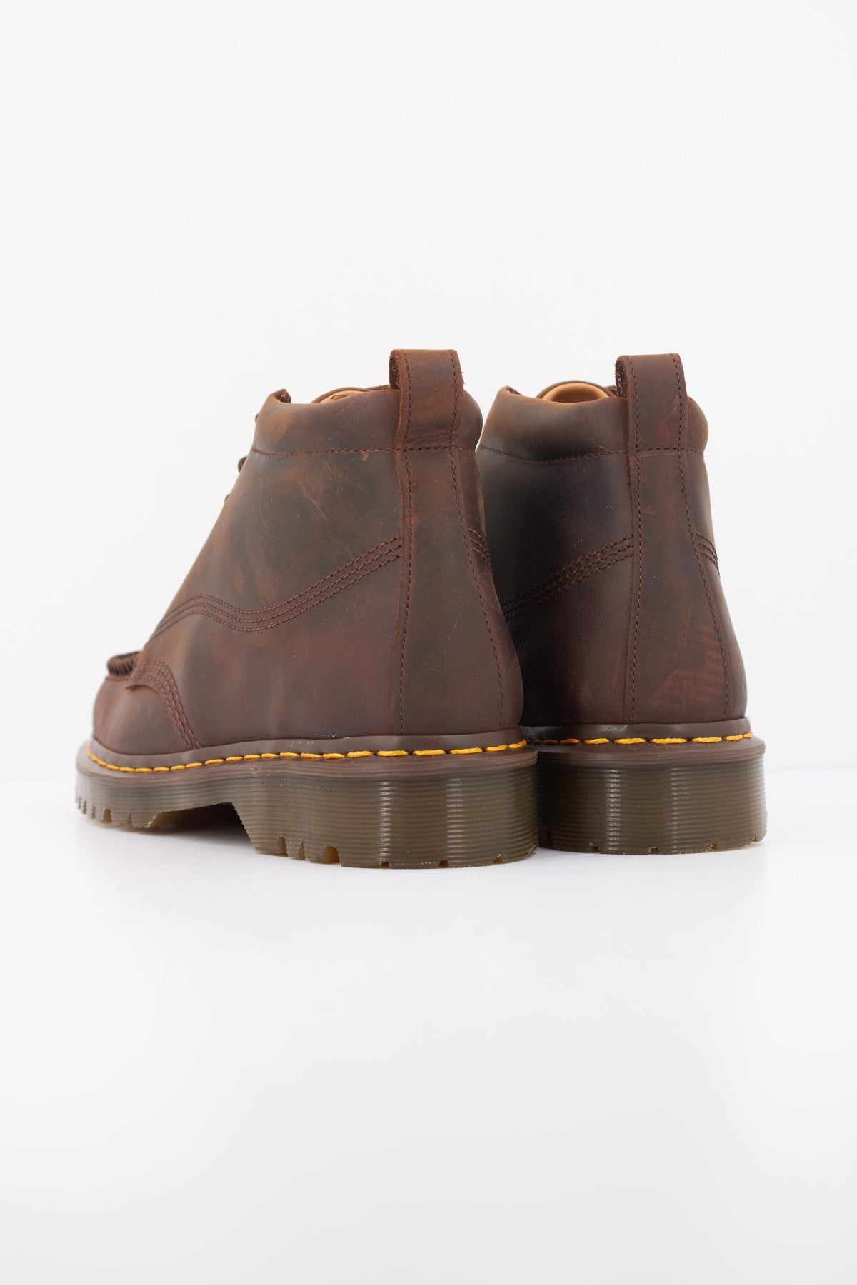 DR. MARTENS LOWELL CHUKKA 43350201 en color MARRON (4)