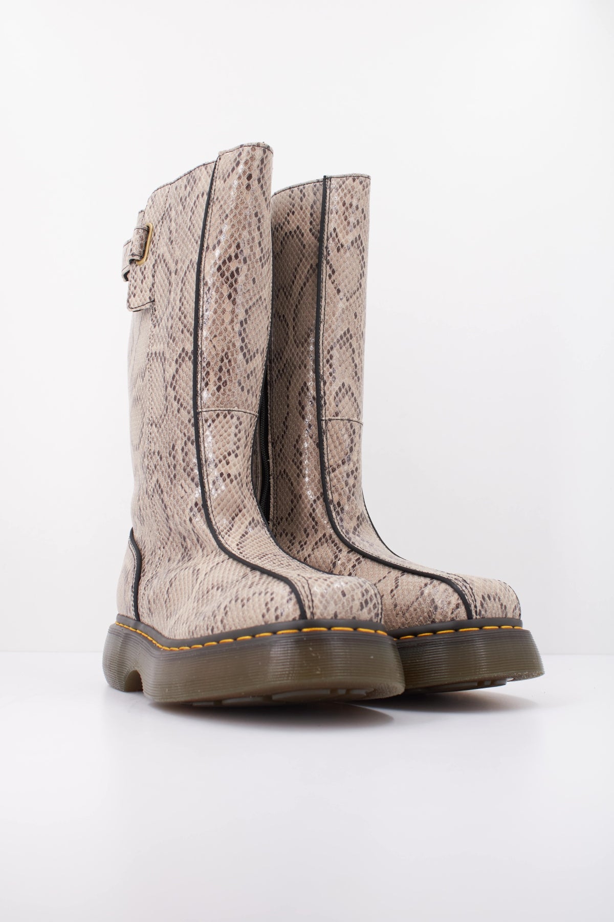 DR. MARTENS BUZZ HI en color ANIMAL PRINT (2)