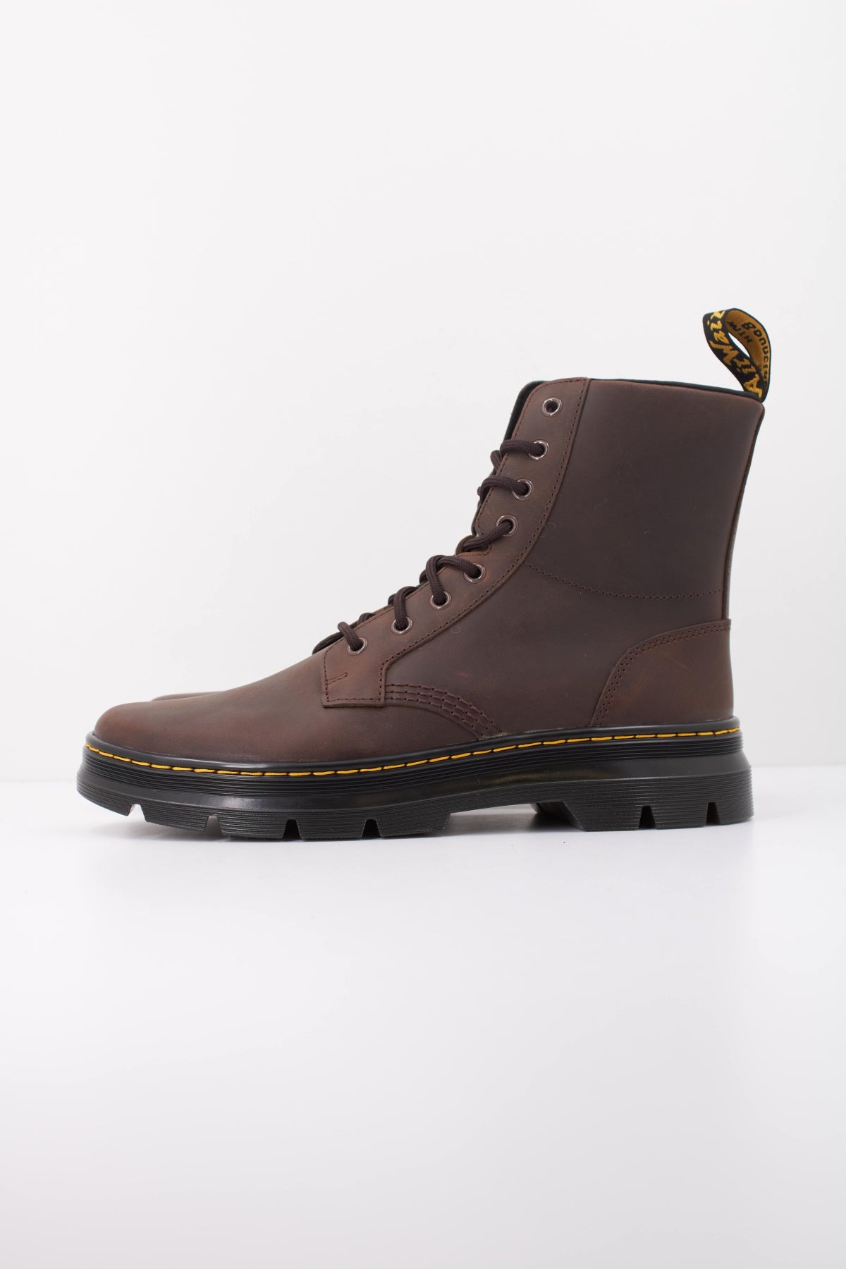DR. MARTENS COMBS LEATHER 26006207 en color MARRON (1)