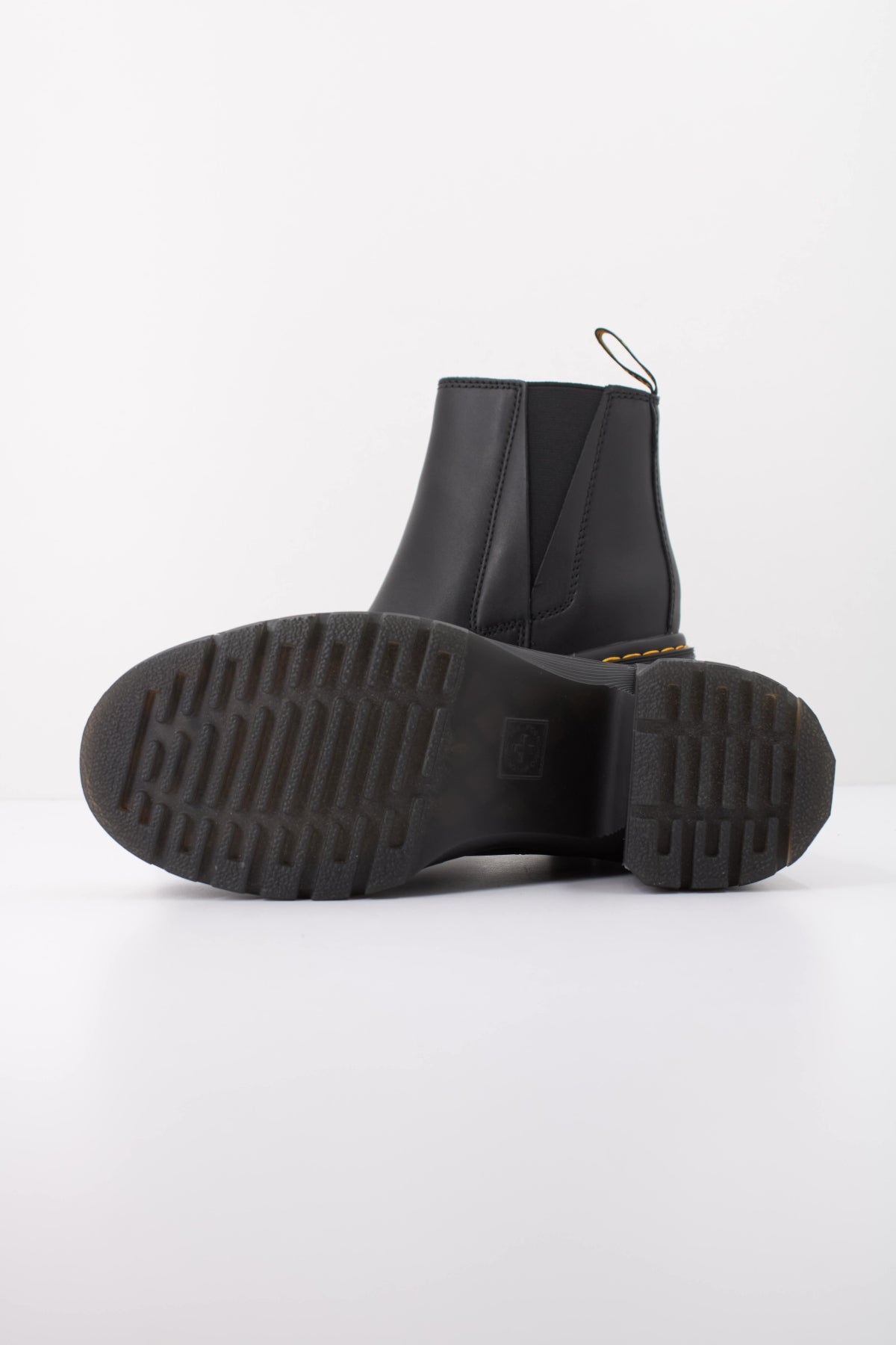 DR. MARTENS SPENCE en color NEGRO (5)