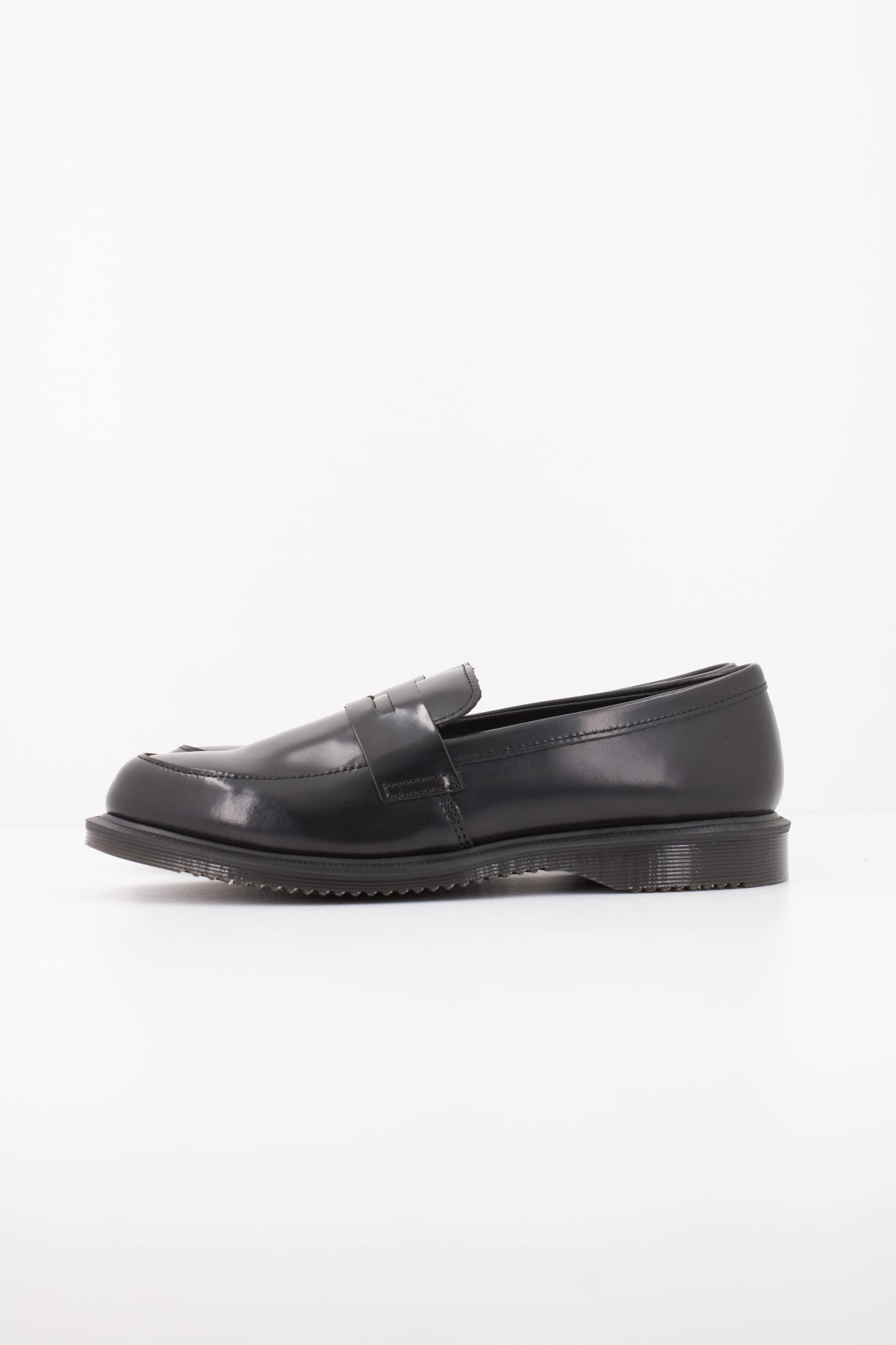 DR. MARTENS TEMARA LOAFER 41359001 en color NEGRO (1)