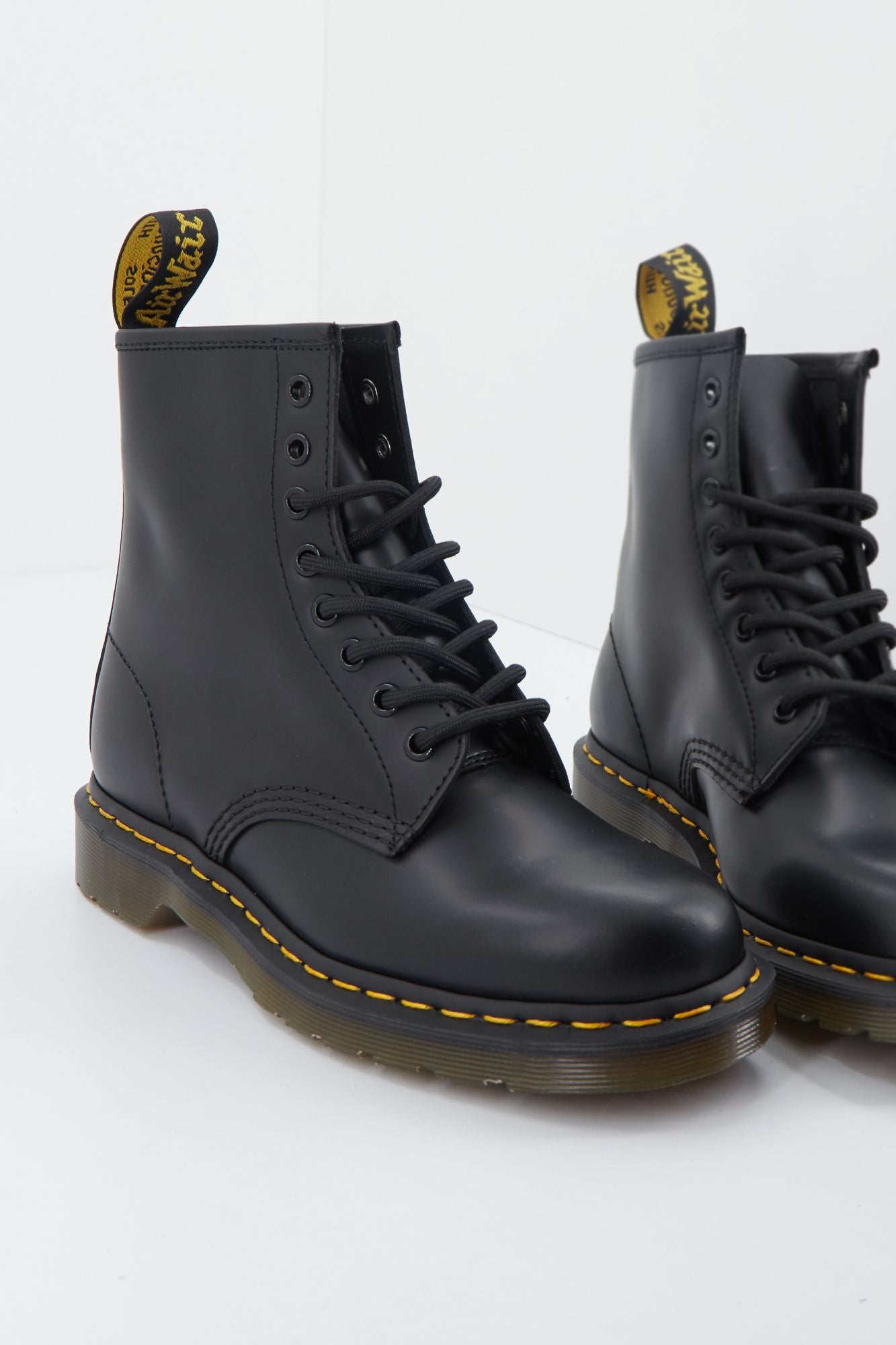DR. MARTENS 1460 SMOOTH en color NEGRO (5)