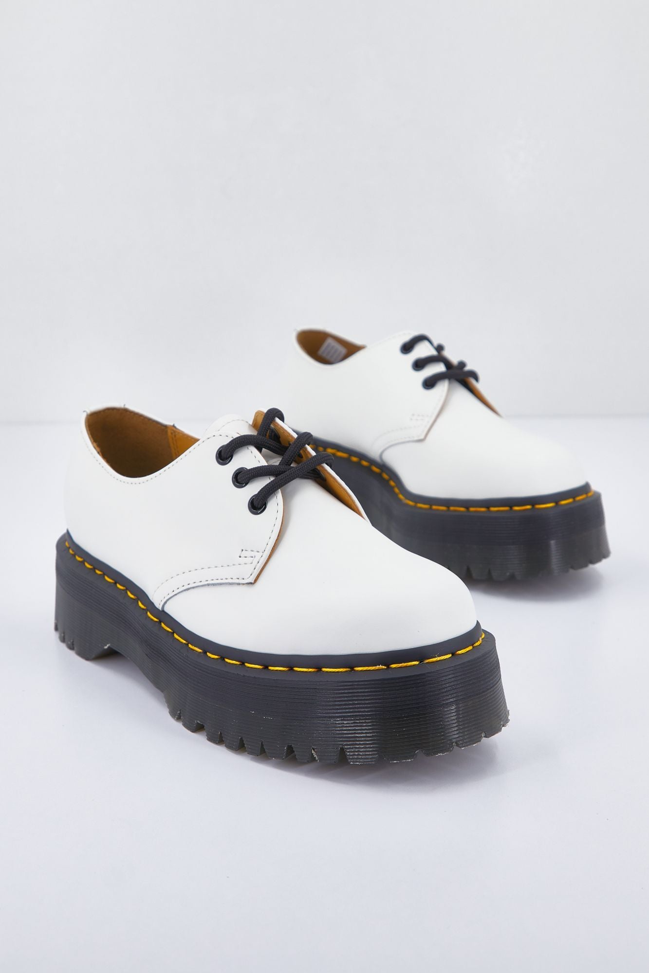 DR. MARTENS QUAD SMOOTH en color BLANCO (2)