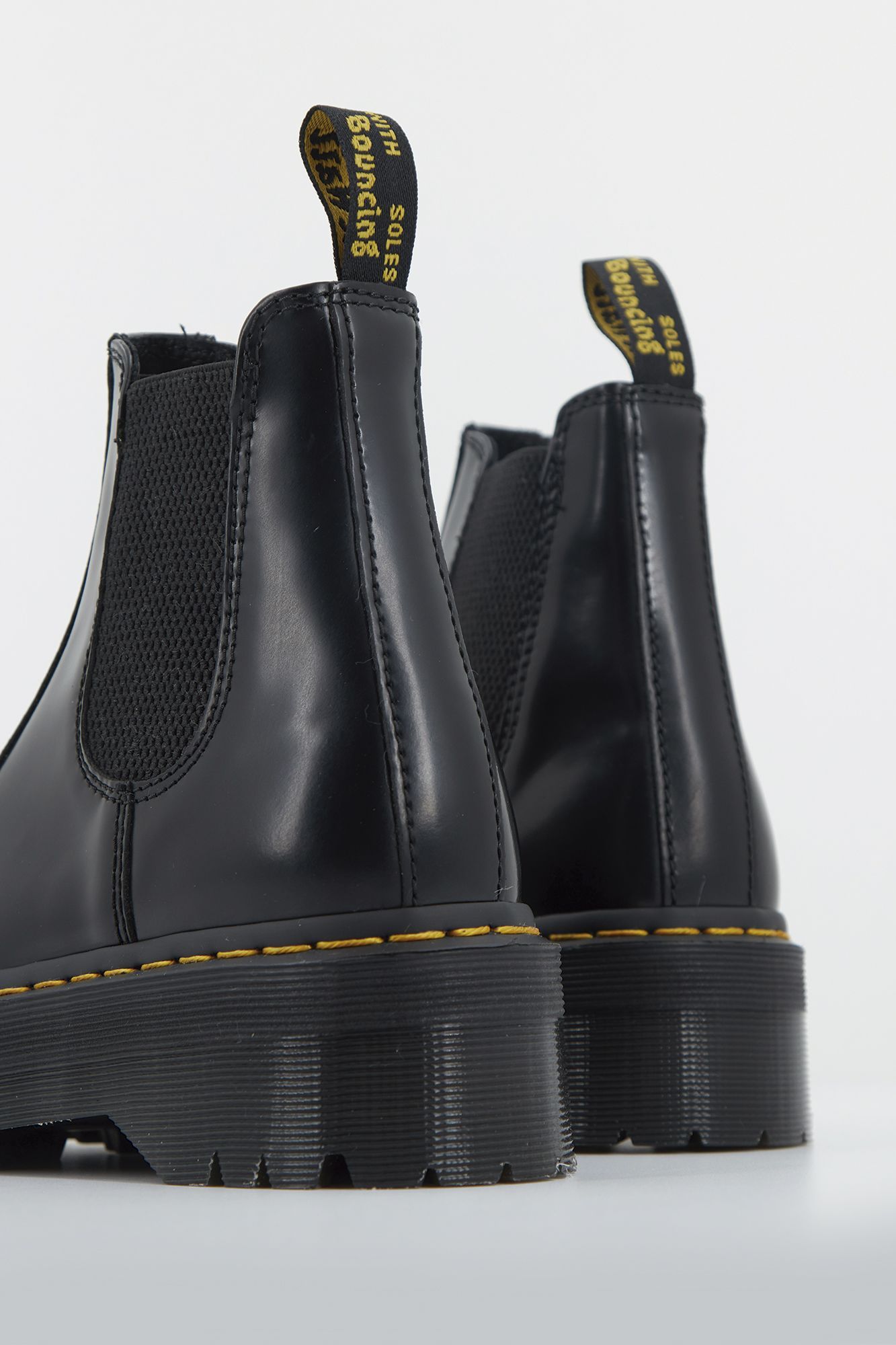 DR. MARTENS PLATAFORMA 2976 QUAD DE PIEL SMOOTH en color NEGRO (3)