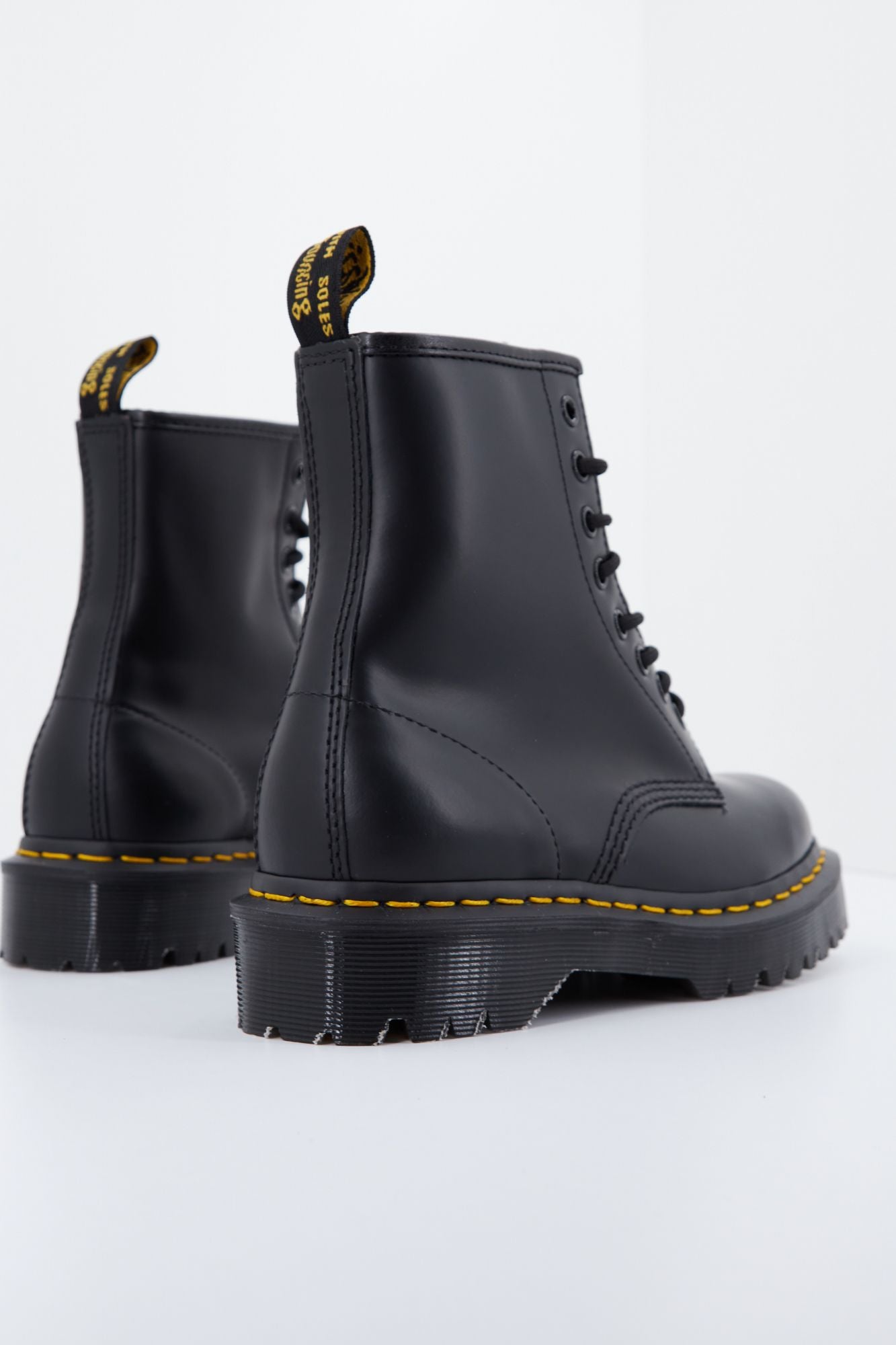 DR. MARTENS BEX 8-EYE SMOOT en color NEGRO (3)