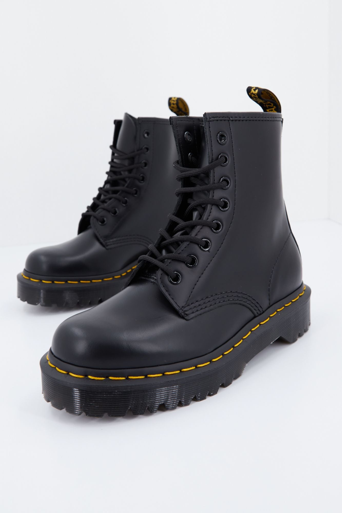 DR. MARTENS BEX 8-EYE SMOOT en color NEGRO (4)