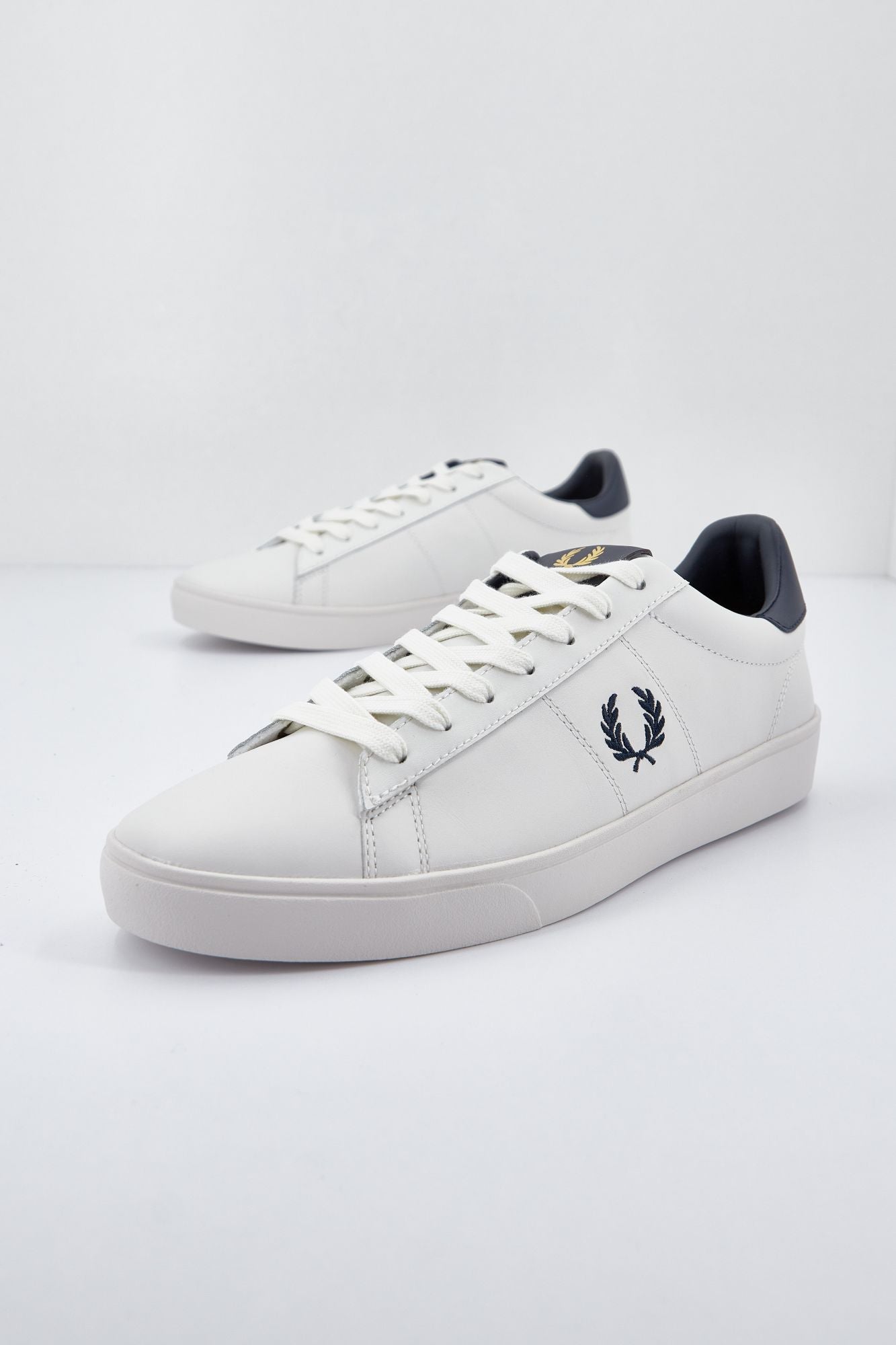 FRED PERRY B8250 en color BLANCO (1)