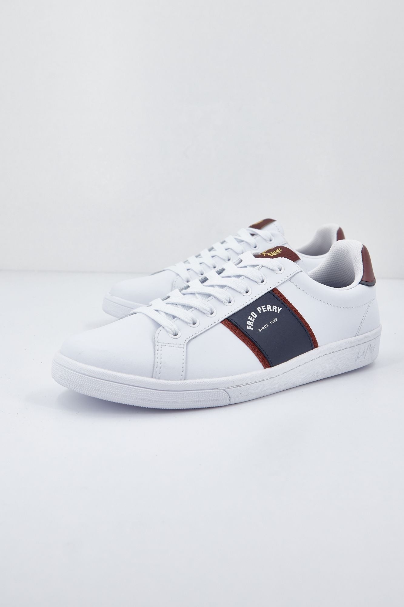 FRED PERRY B1254  en color BLANCO (1)