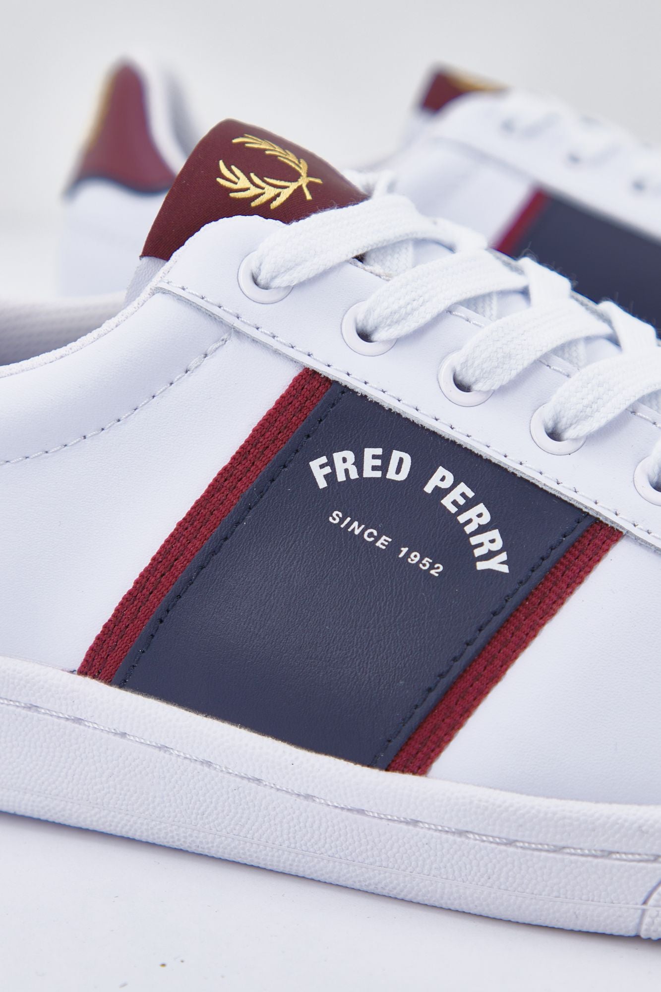 FRED PERRY B1254  en color BLANCO (4)