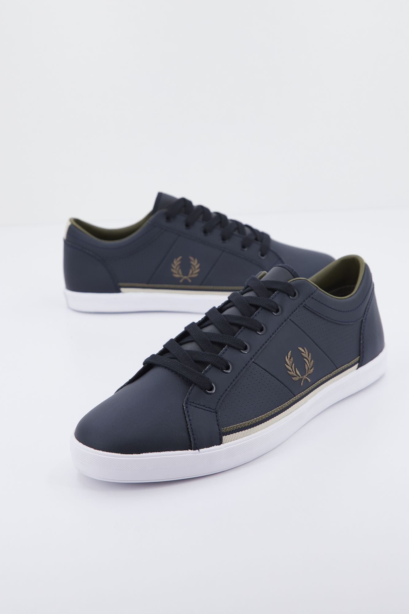 FRED PERRY  BASELINE PERF LTHR en color AZUL (1)