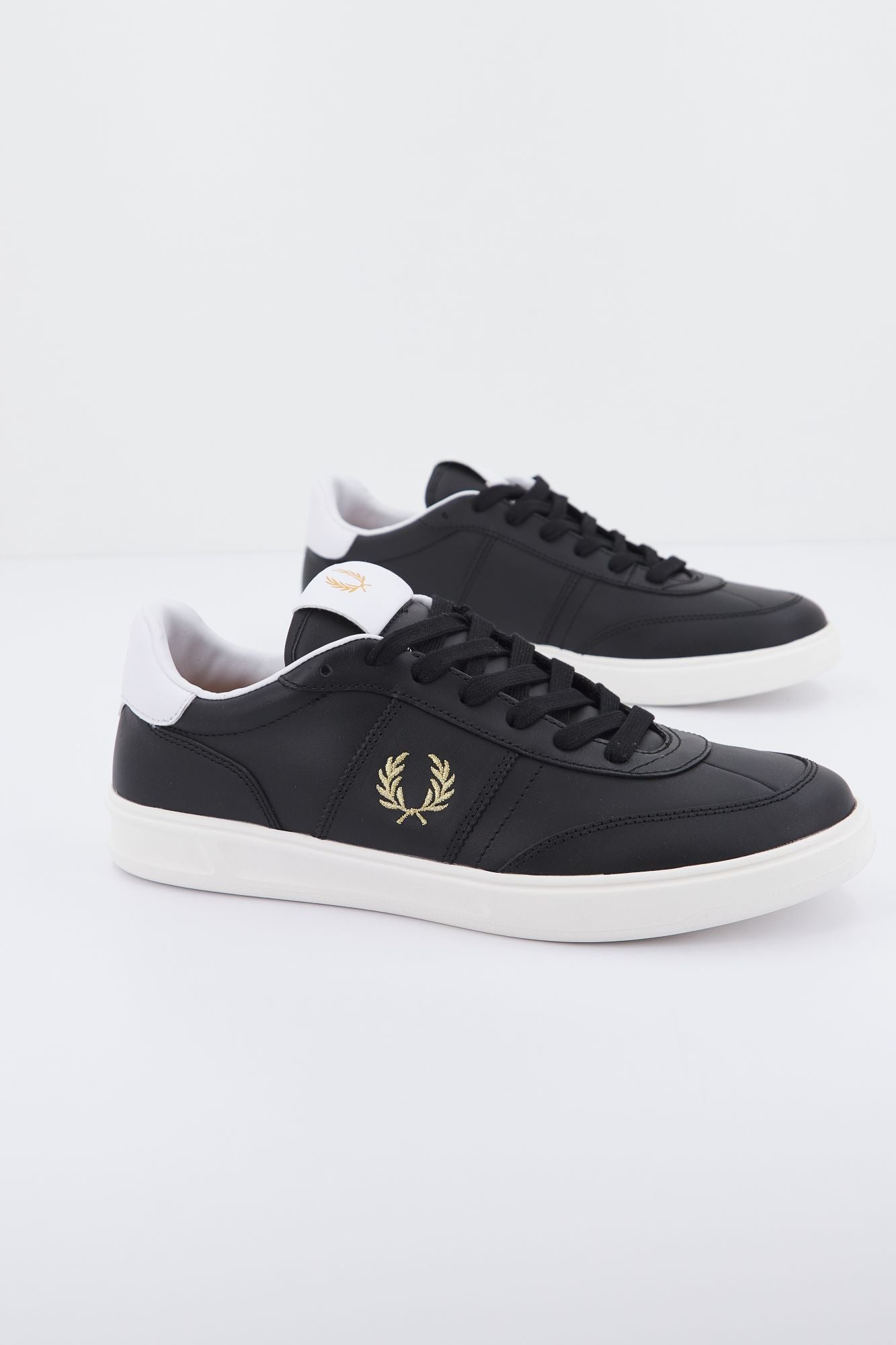 FRED PERRY LEATHER en color NEGRO (2)