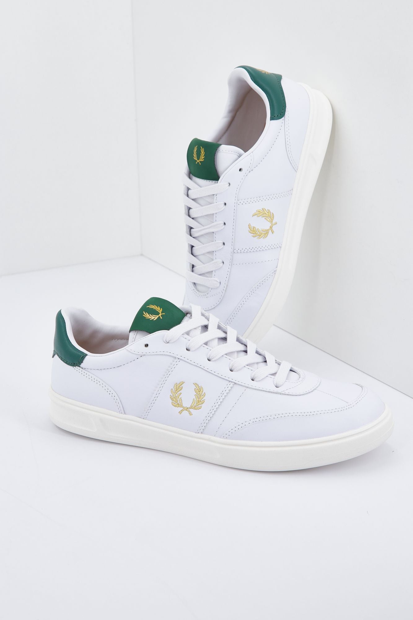 FRED PERRY LEATHER en color BLANCO (4)