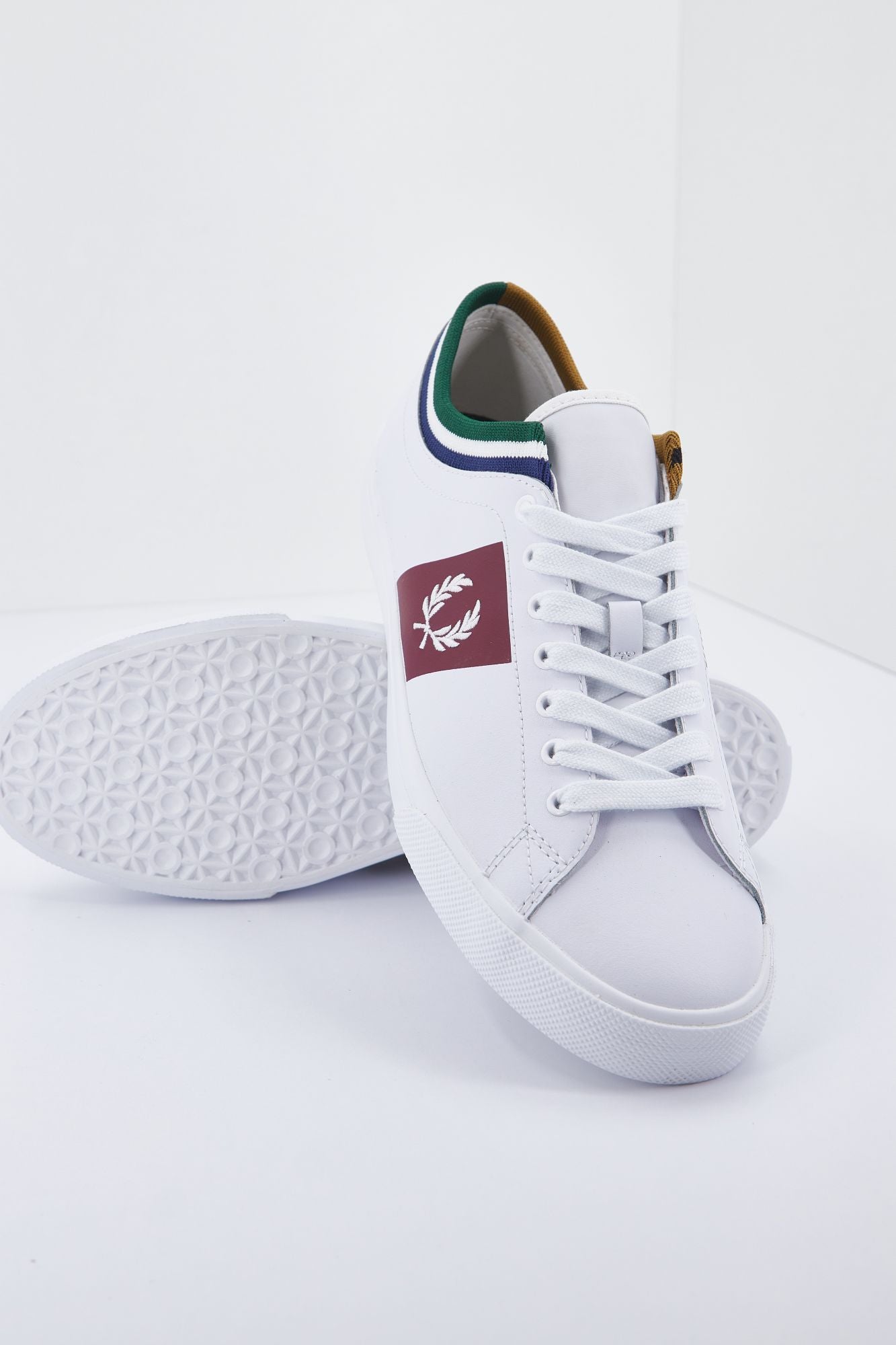 FRED PERRY B2315  en color BLANCO (4)