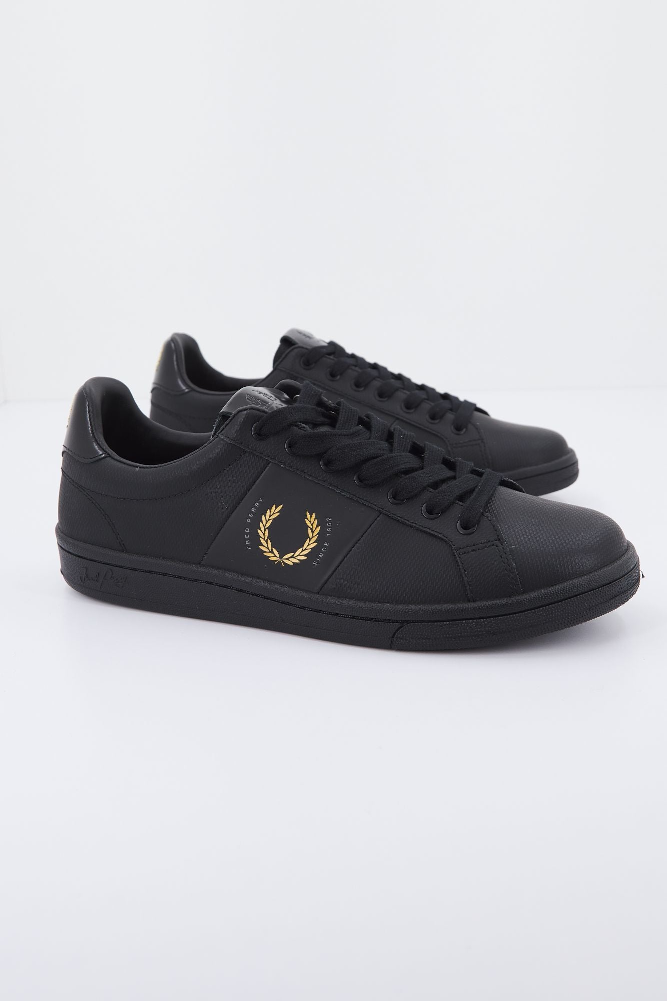 FRED PERRY B721 PIQUE en color NEGRO (1)