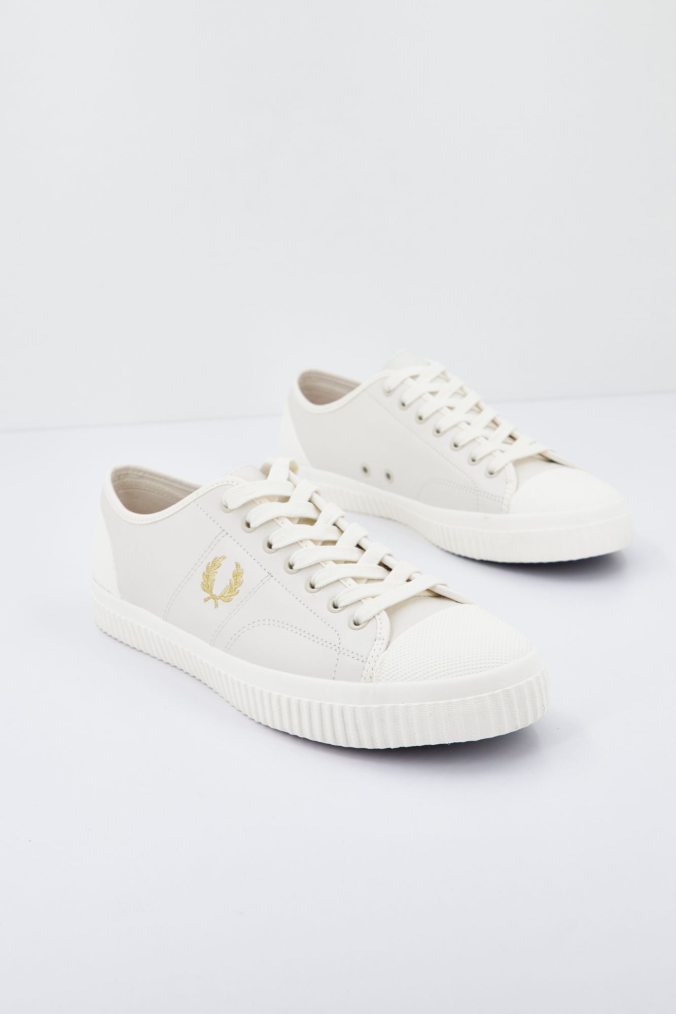 FRED PERRY  HUGHES en color BLANCO (1)
