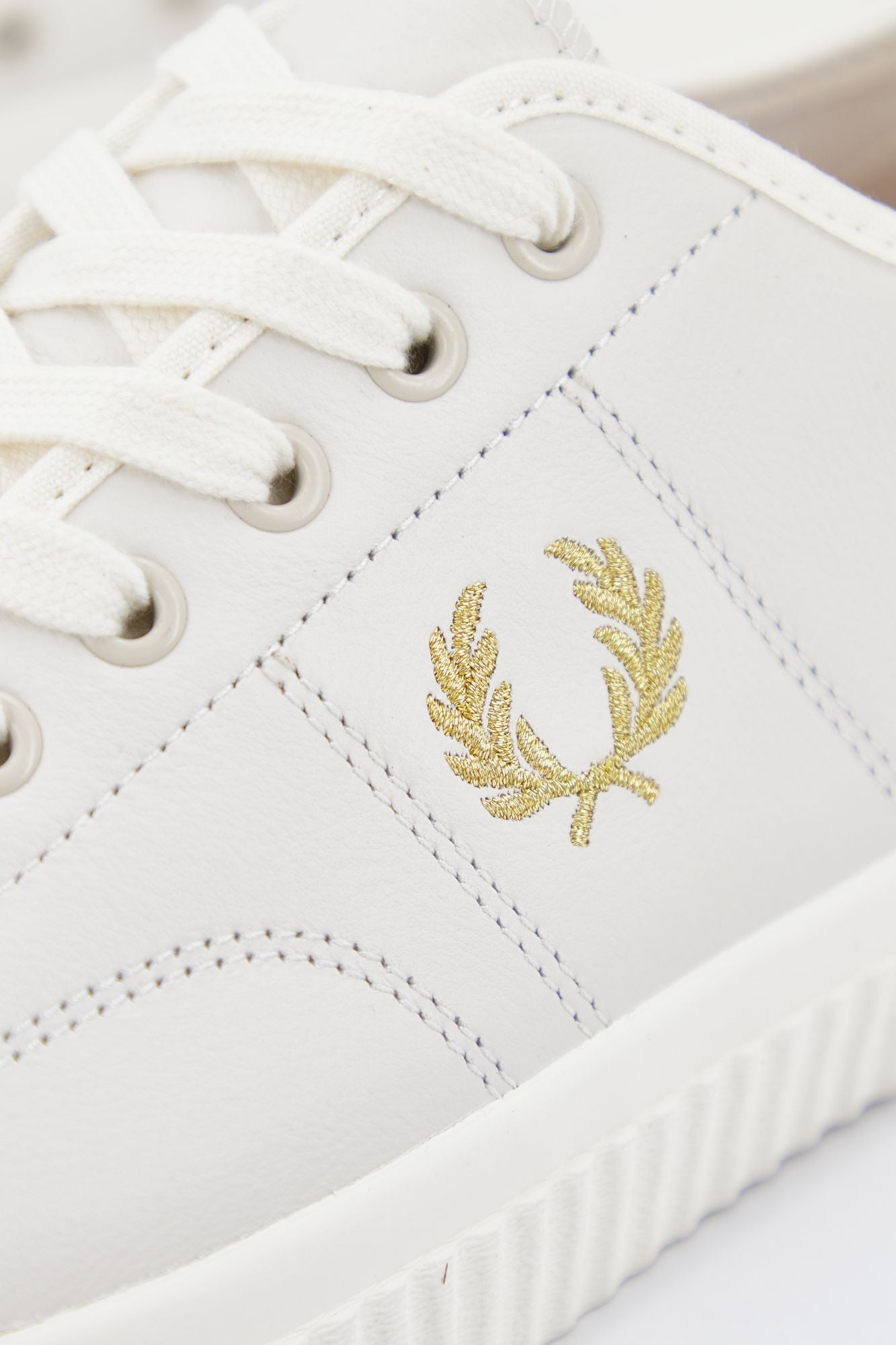 FRED PERRY  HUGHES en color BLANCO (4)