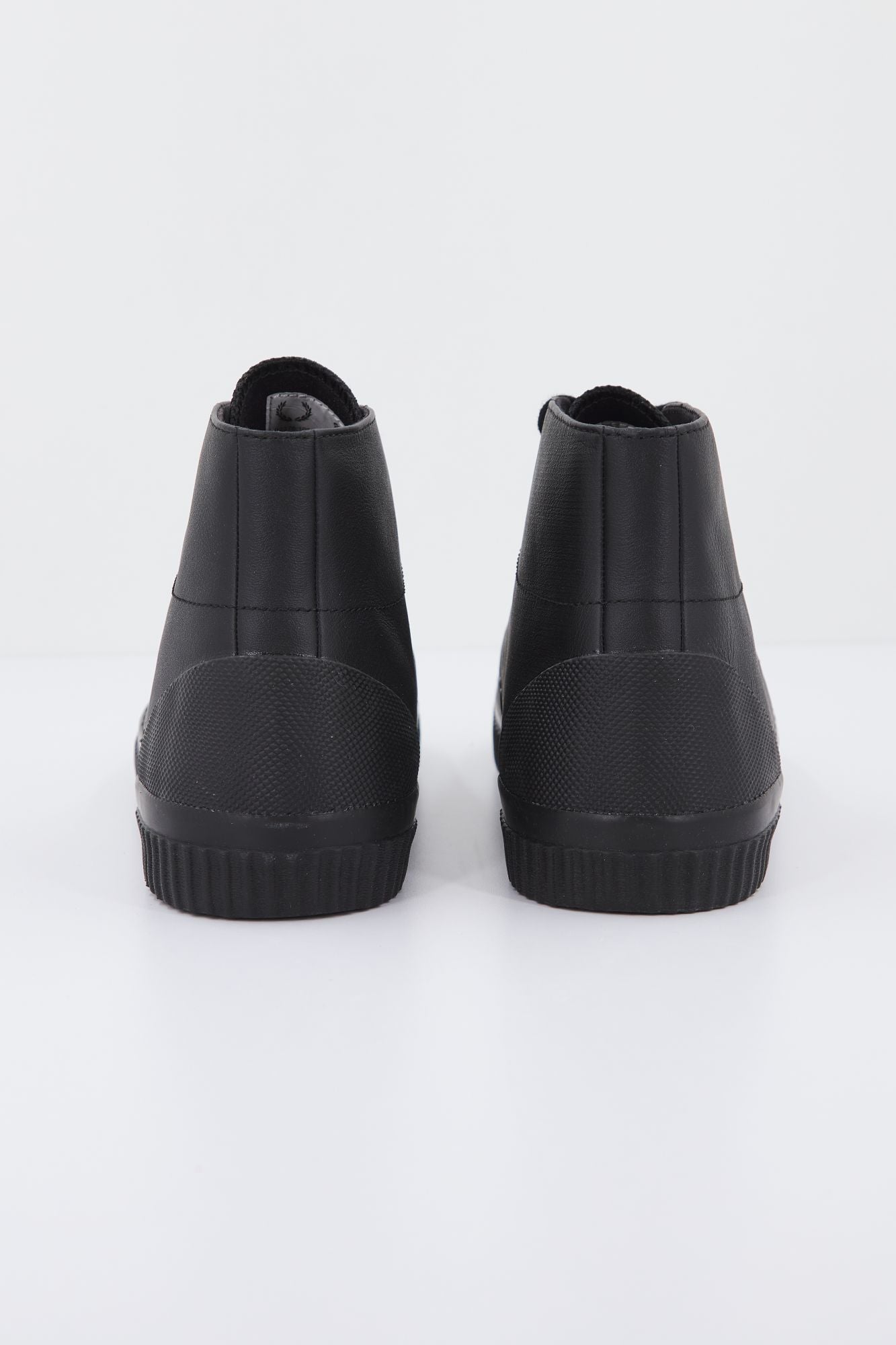 FRED PERRY HUGHES en color NEGRO (3)
