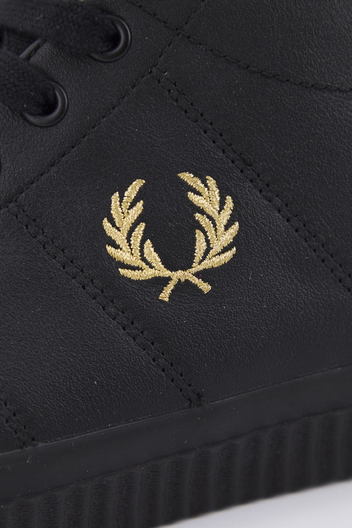 FRED PERRY HUGHES en color NEGRO (4)