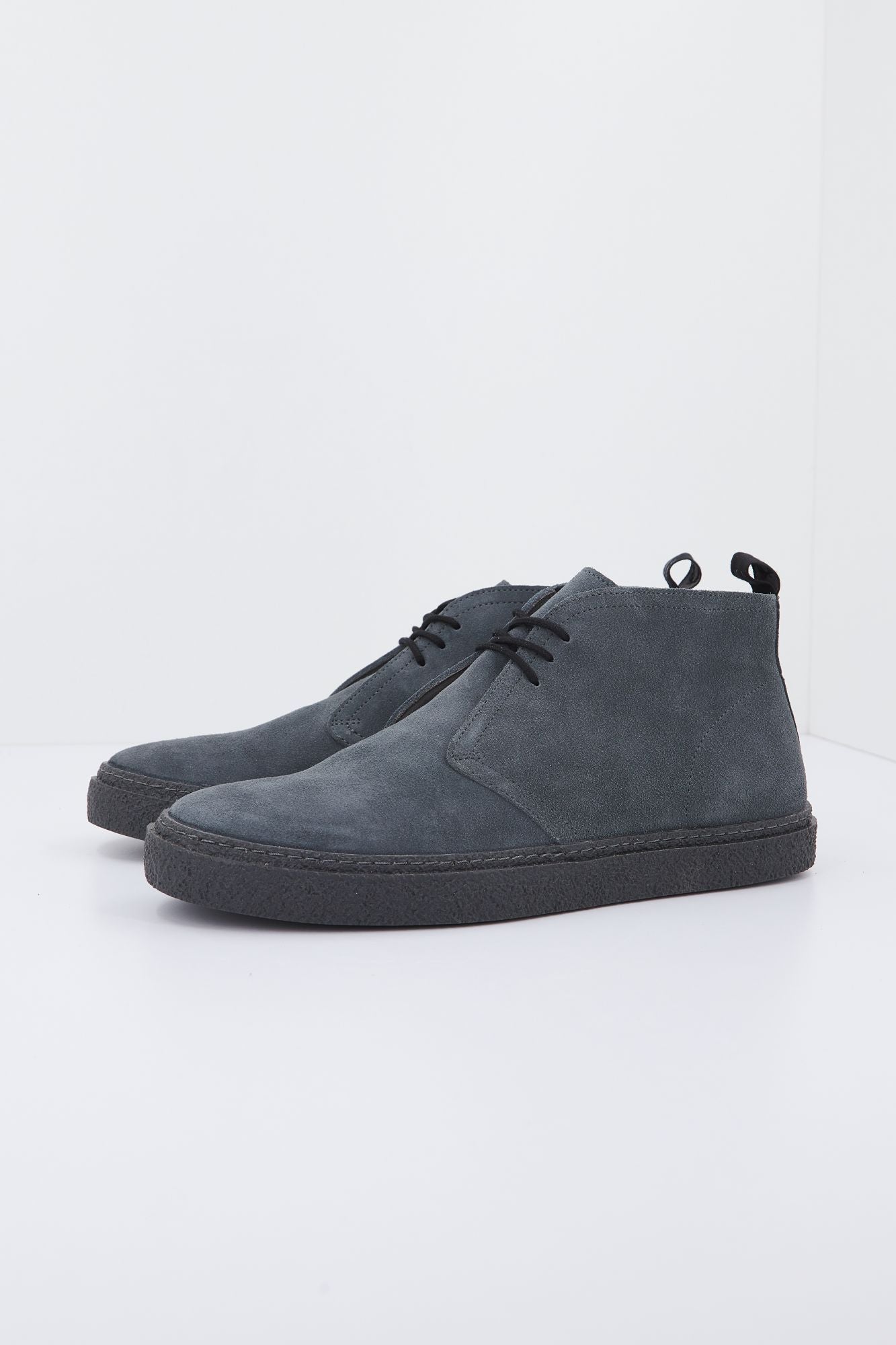 FRED PERRY HAWLEY SUEDE en color GRIS (1)