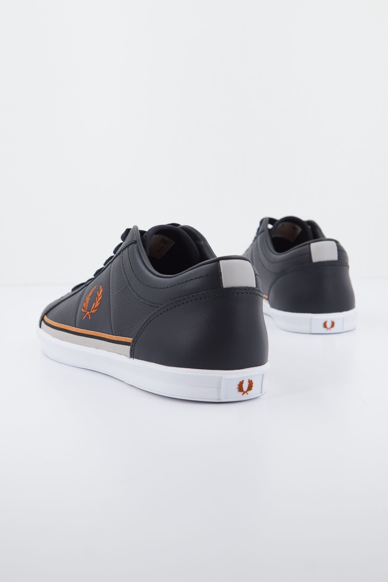 FRED PERRY BASELINE PERF LEATH en color AZUL (3)