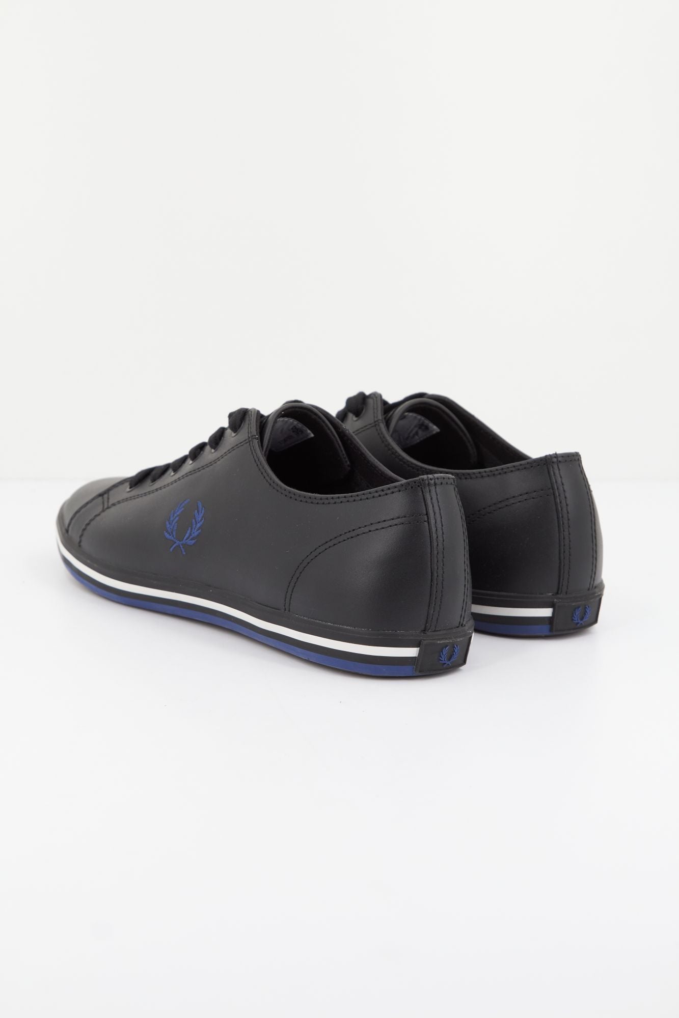FRED PERRY KINGSTON LEATHER en color NEGRO (3)