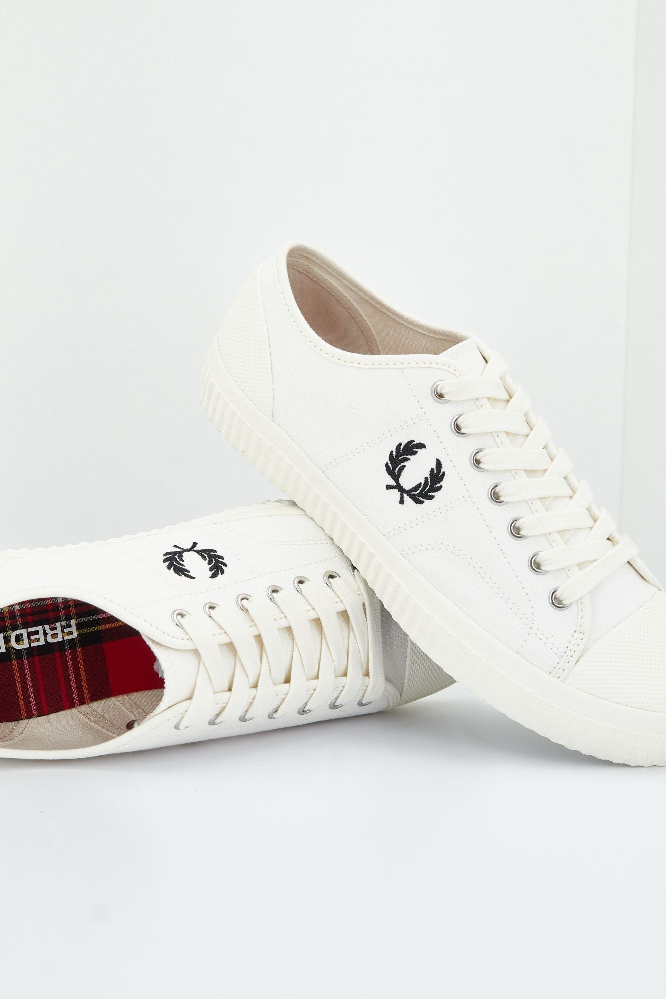 FRED PERRY HUGHES LOW en color BLANCO (2)