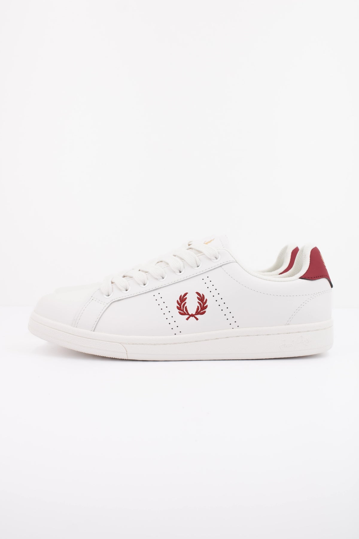 FRED PERRY  B721 LEATHER en color BLANCO (1)