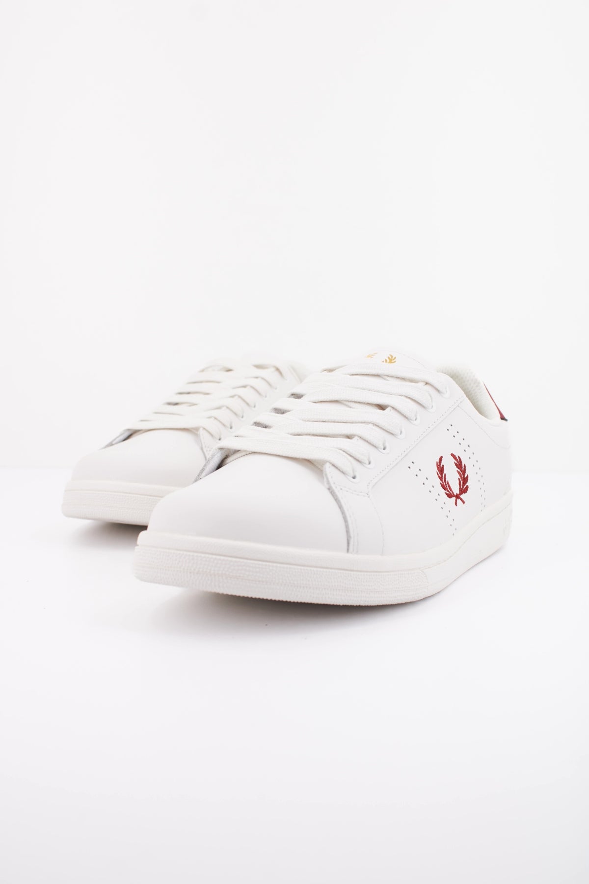 FRED PERRY  B721 LEATHER en color BLANCO (2)