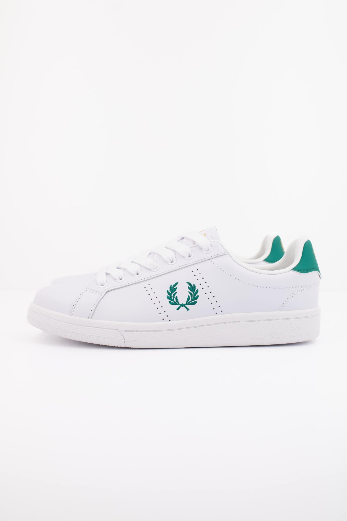 FRED PERRY  B721 LEATHER en color BLANCO (1)