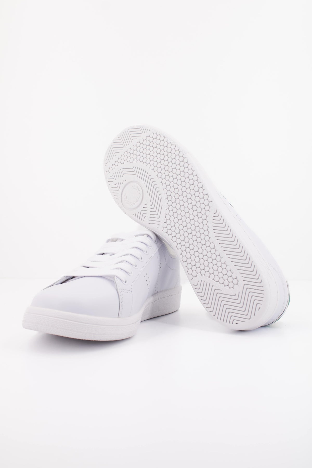 FRED PERRY  B721 LEATHER en color BLANCO (5)