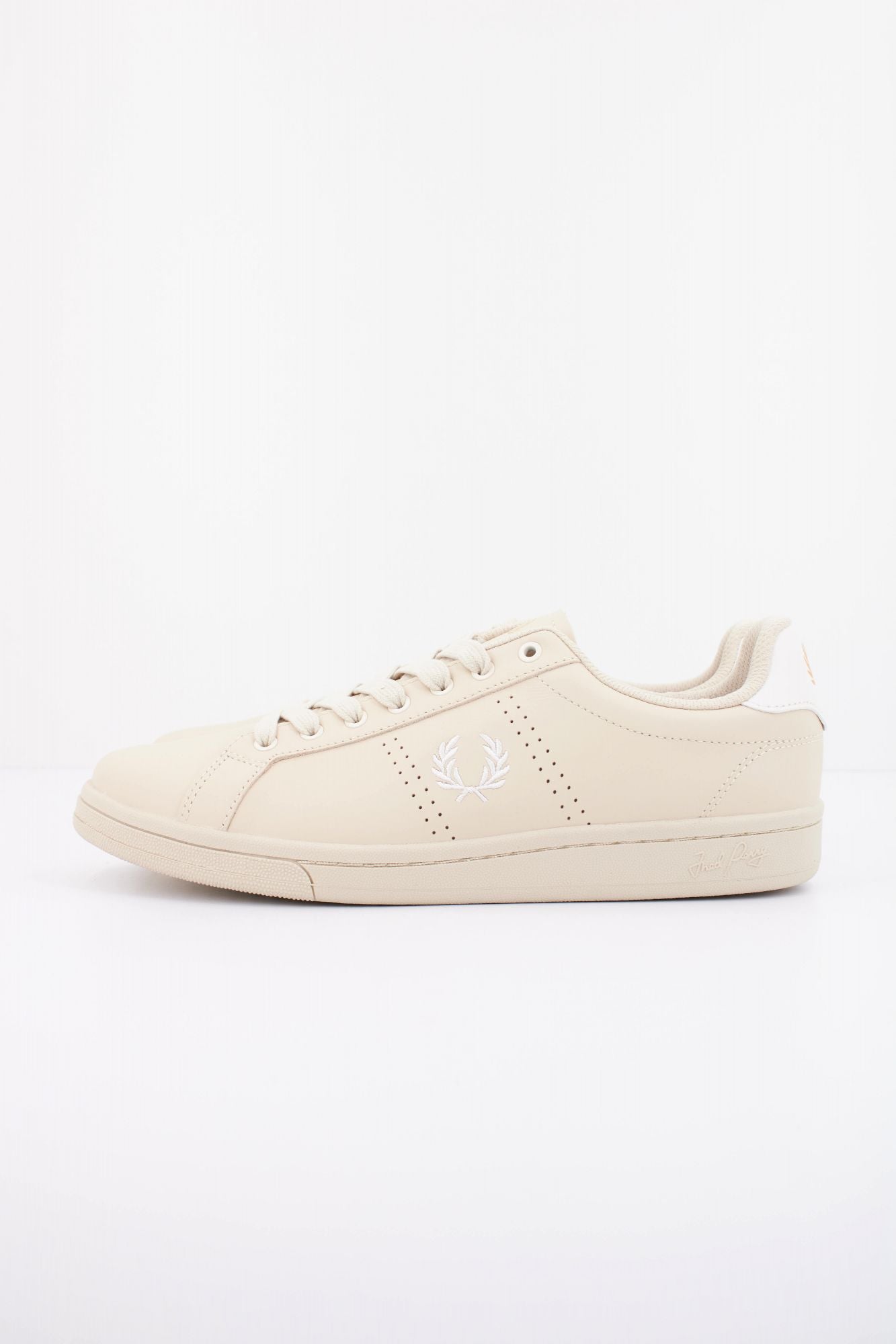 FRED PERRY  B721 LEATHER en color BEIS (1)