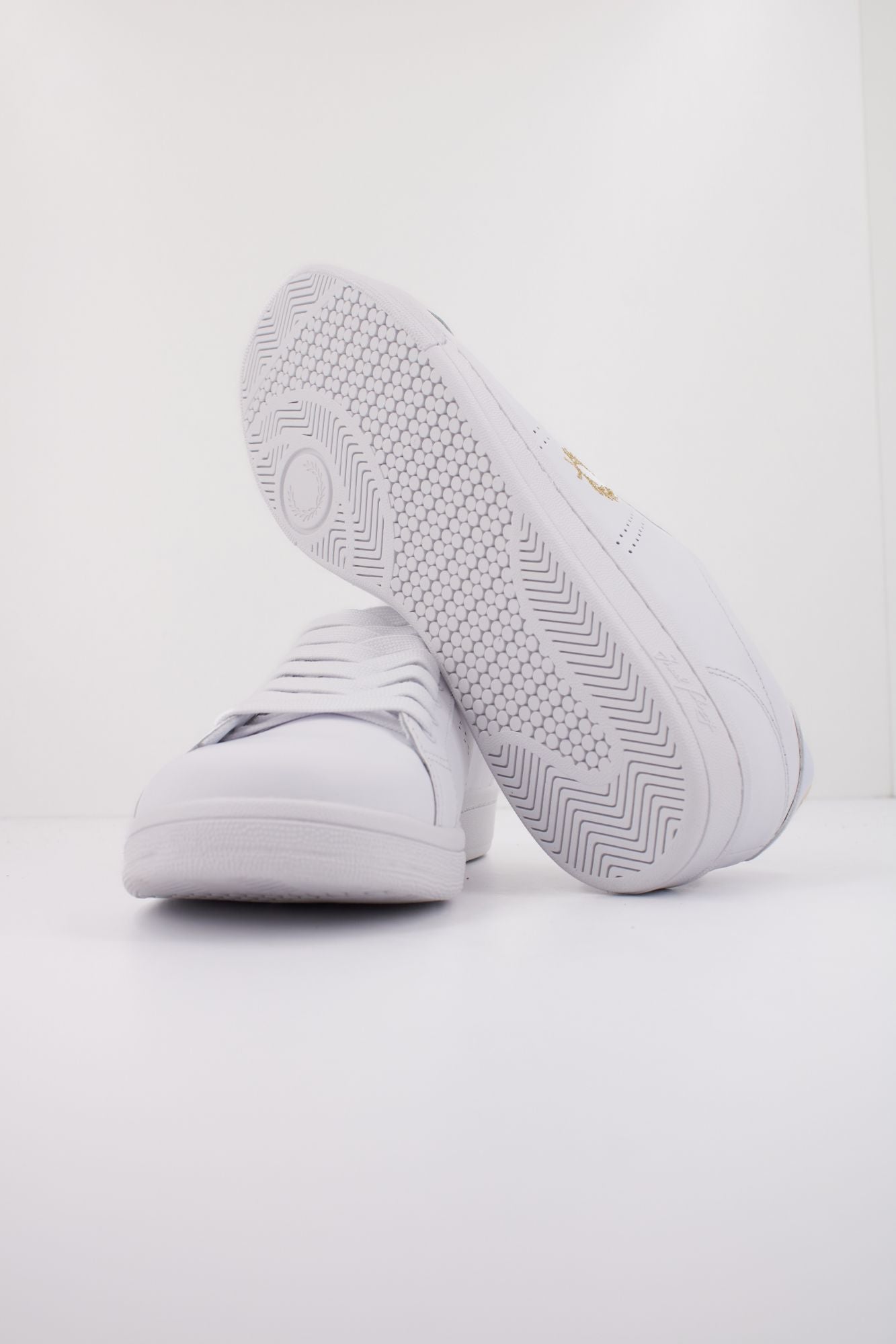 FRED PERRY B721 LEATHER en color BLANCO (5)