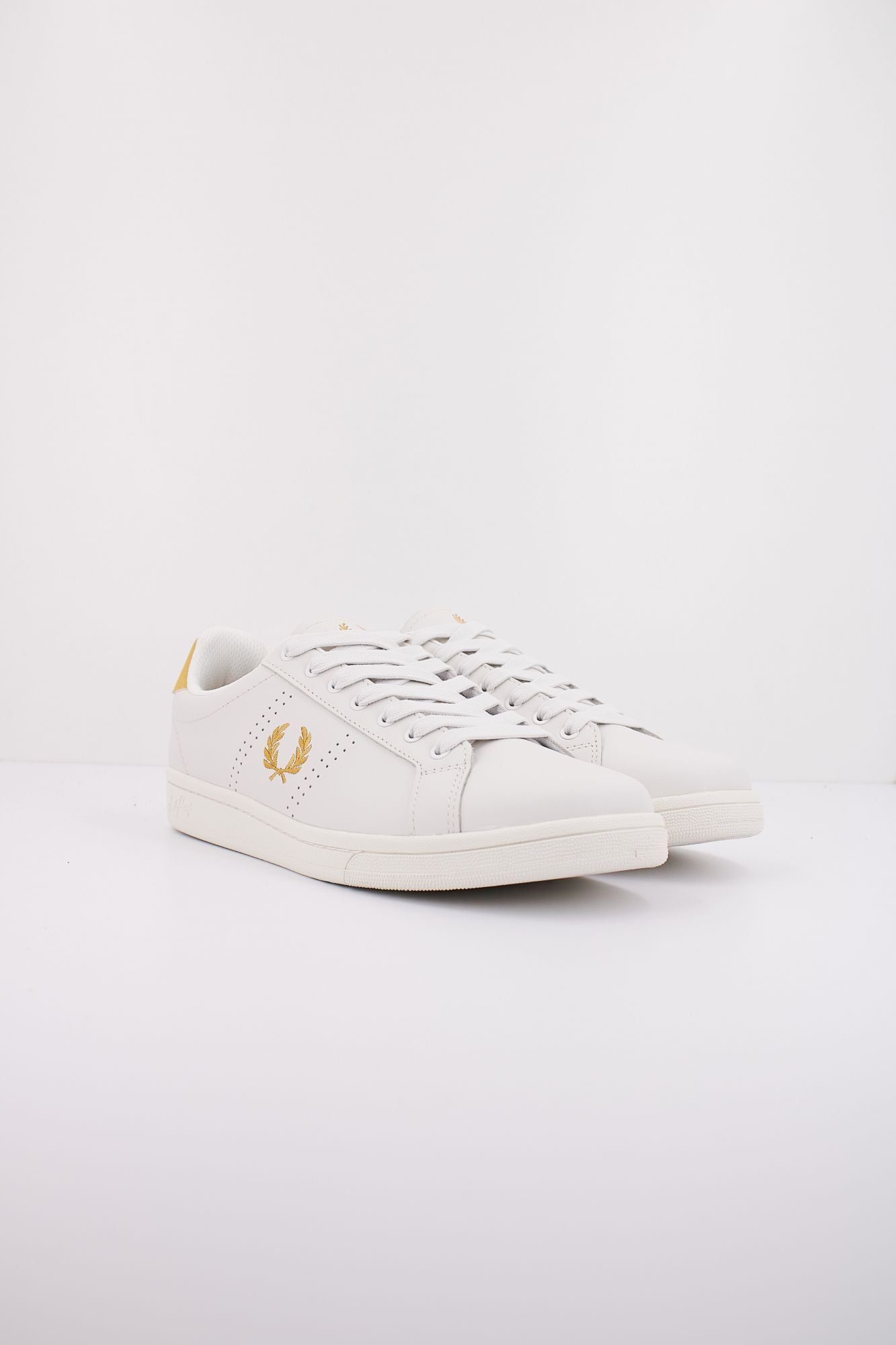 FRED PERRY  B721 LEATHER en color BLANCO (2)
