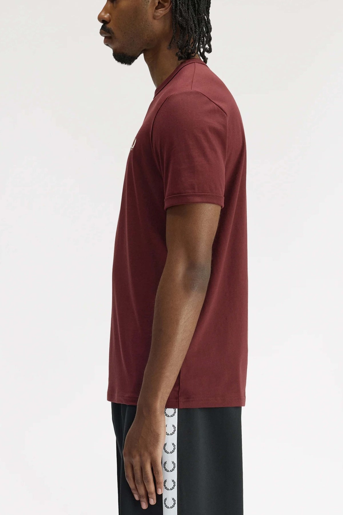 FRED PERRY RINGER T-SHIRT en color BURDEOS (3)