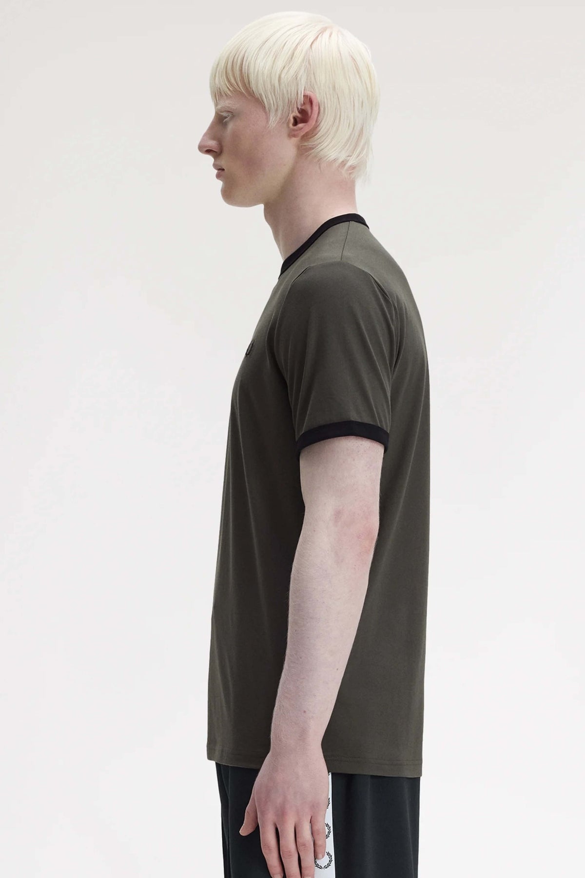 FRED PERRY RINGER T-SHIRT en color VERDE (4)