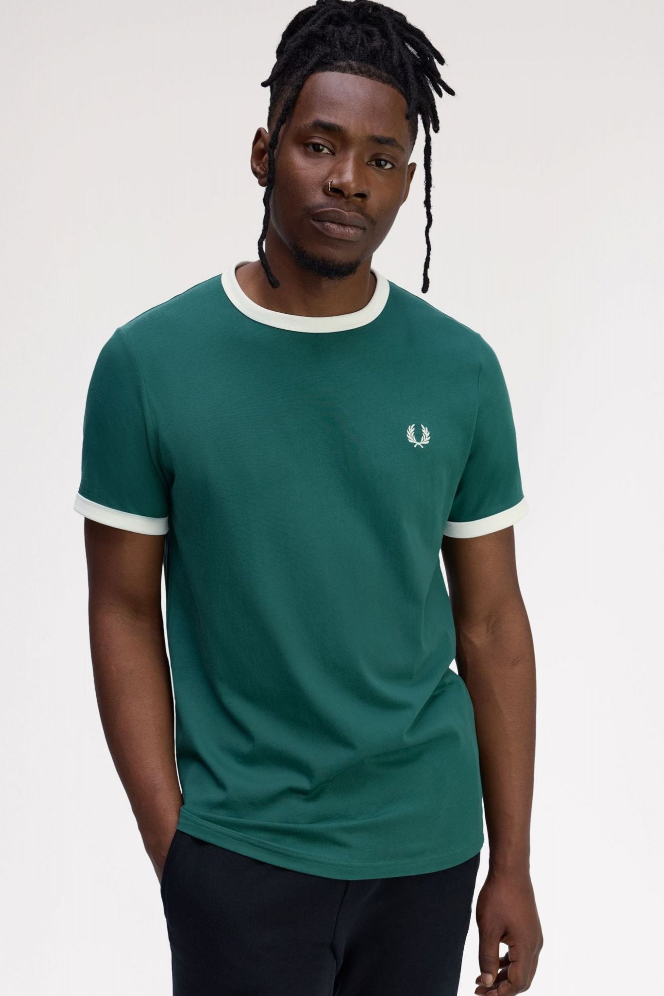 FRED PERRY RINGER T-SHIRT en color VERDE (4)