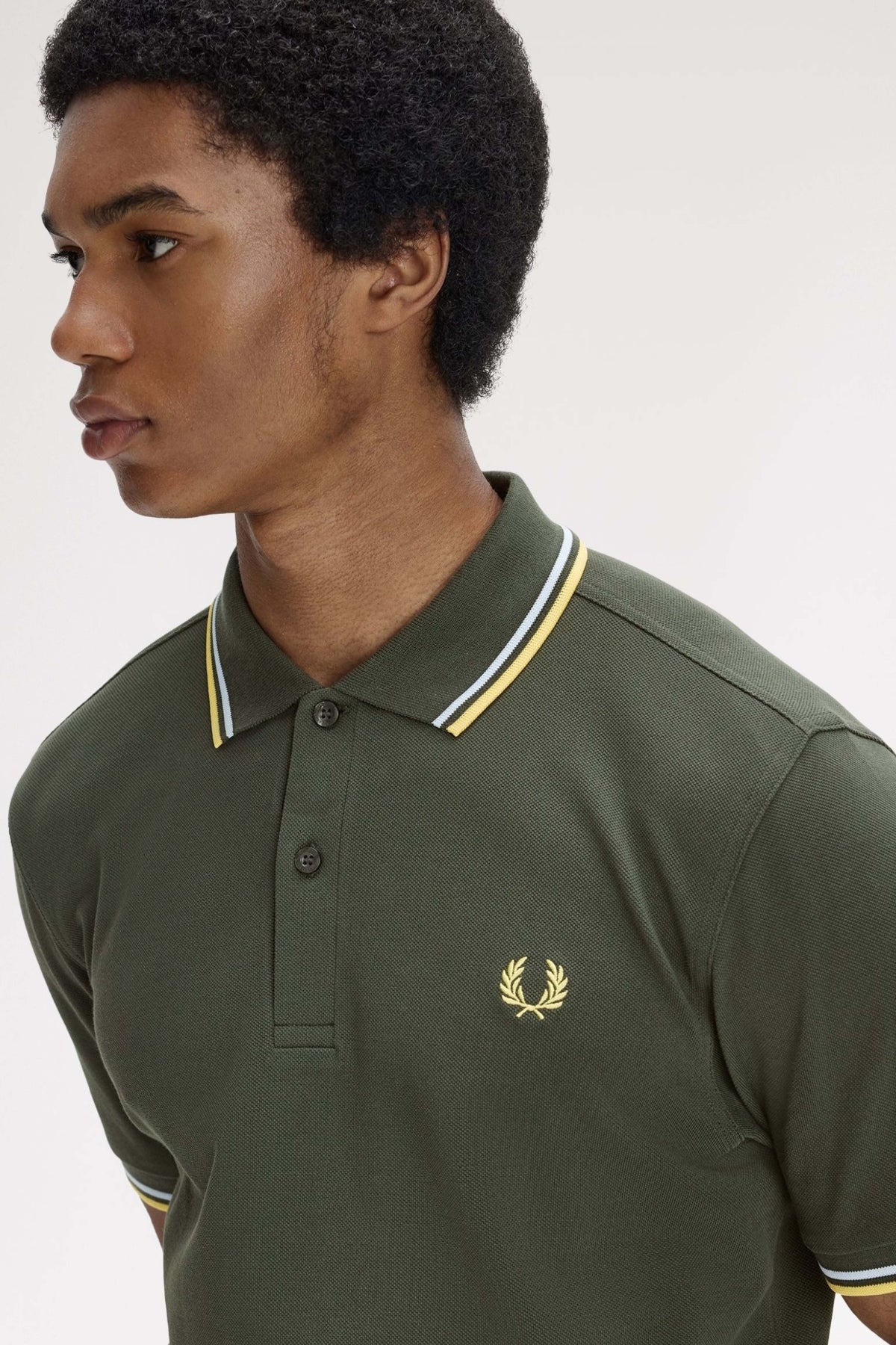 FRED PERRY TWIN TIPPED en color VERDE (4)