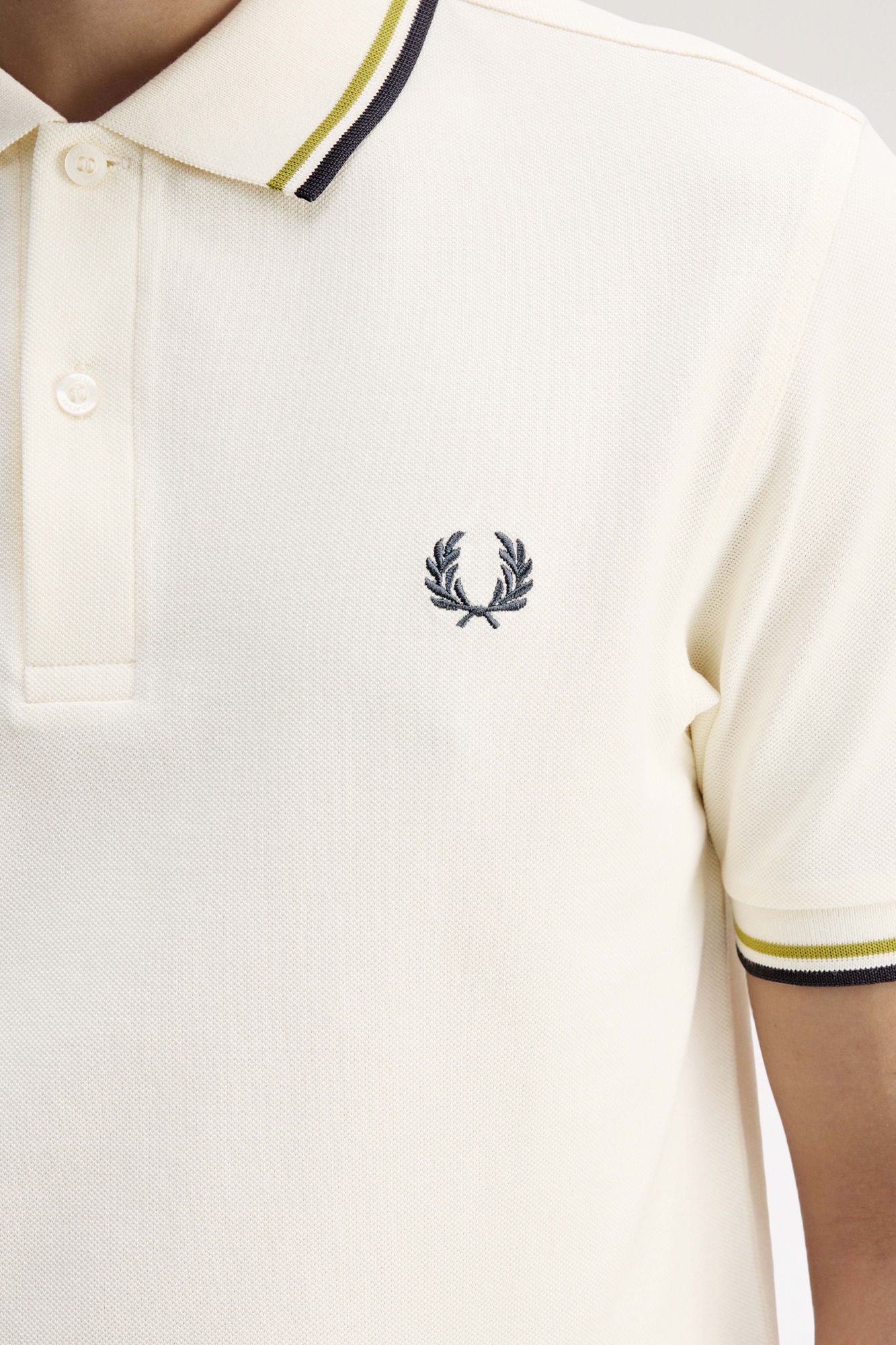 FRED PERRY TWIN TIPPED en color BLANCO (3)