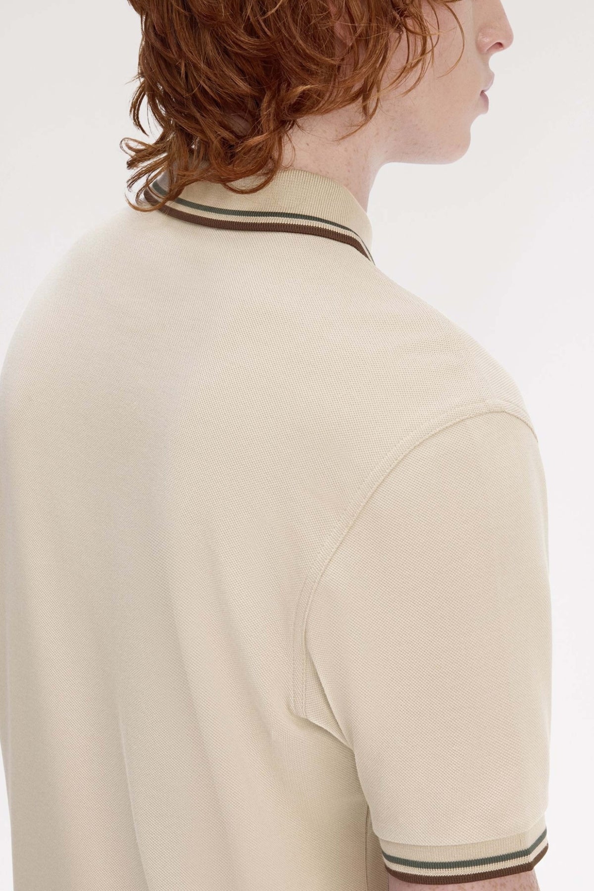 FRED PERRY TWIN TIPPED en color BEIS (2)
