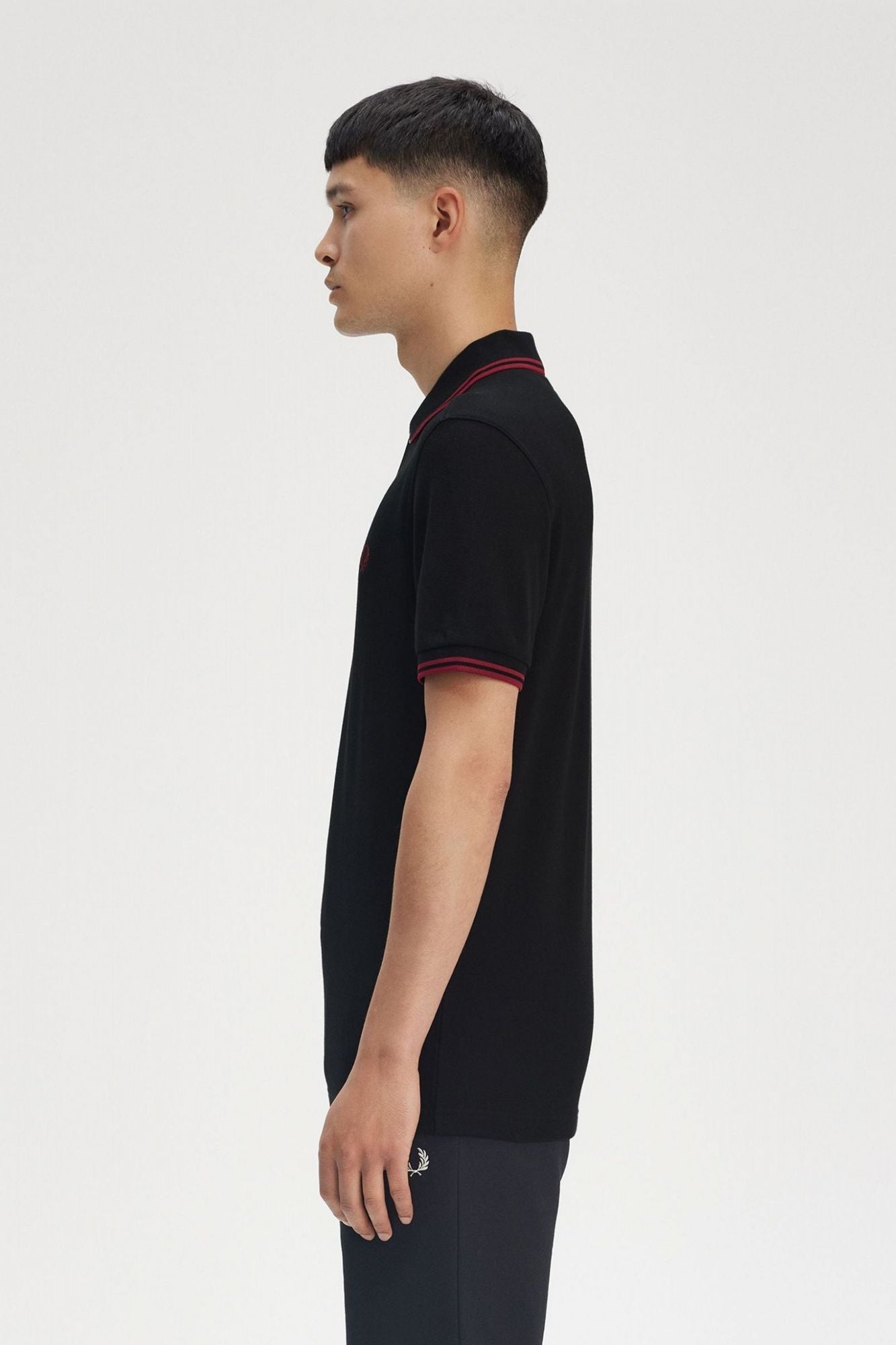 FRED PERRY TWIN TIPPED FRED PERRY SHIR en color NEGRO (3)