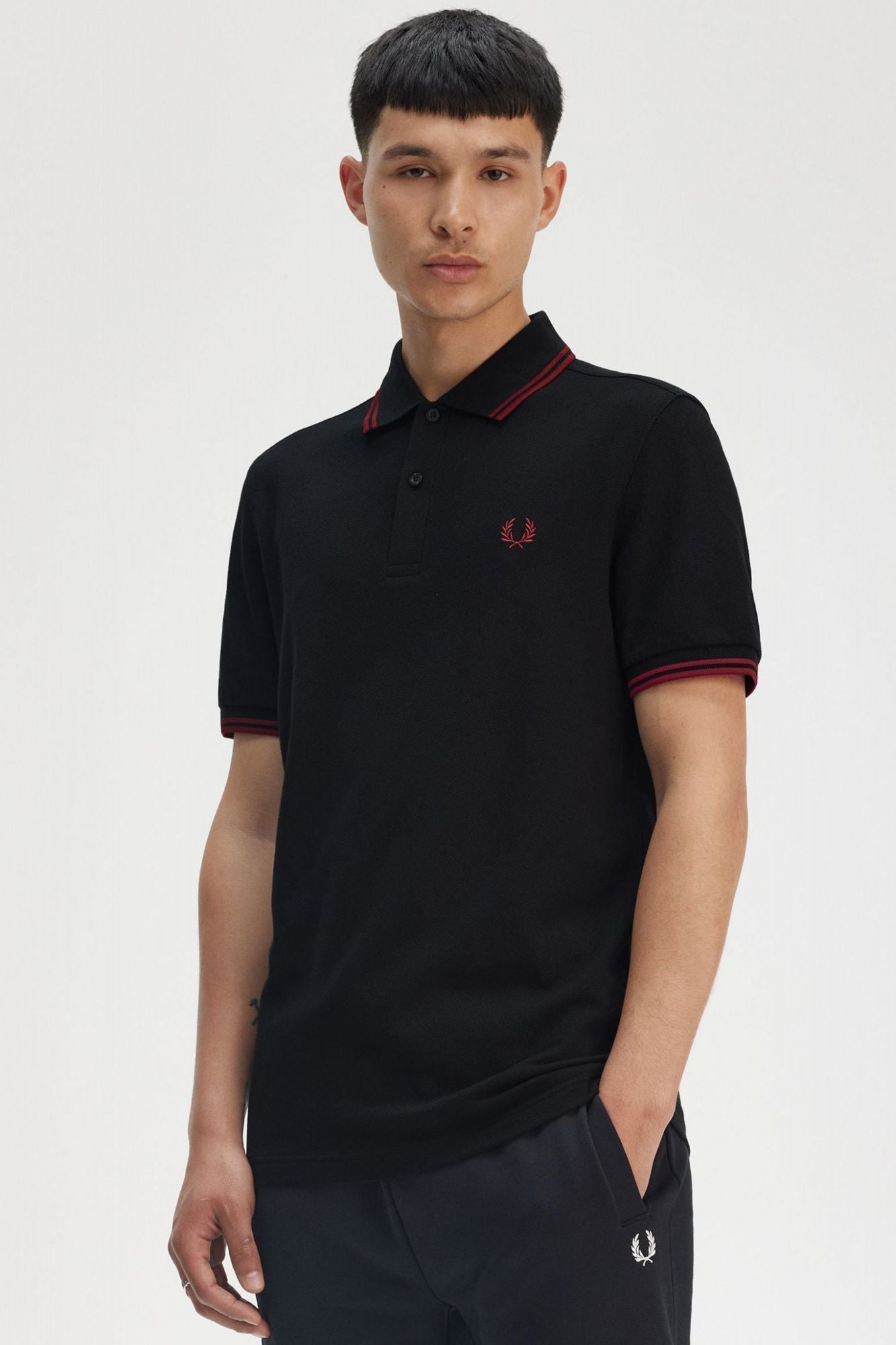 FRED PERRY TWIN TIPPED FRED PERRY SHIR en color NEGRO (4)