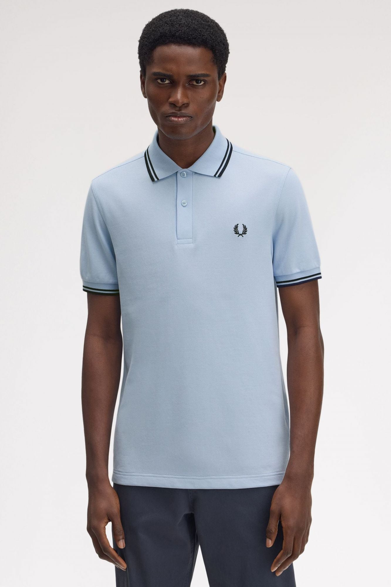 FRED PERRY TWIN TIPPED en color AZUL (4)