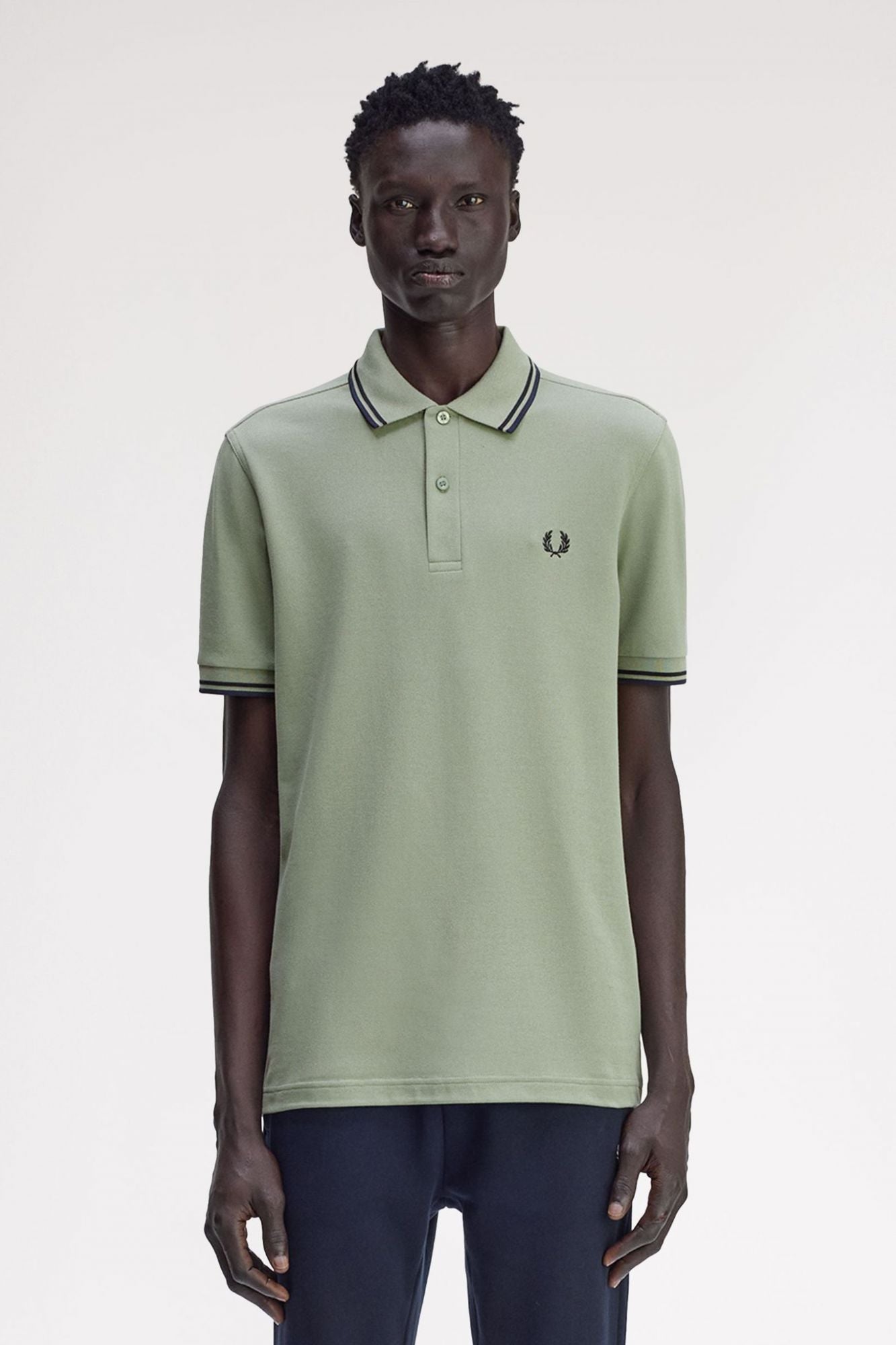 FRED PERRY TWIN TIPPED en color VERDE (1)