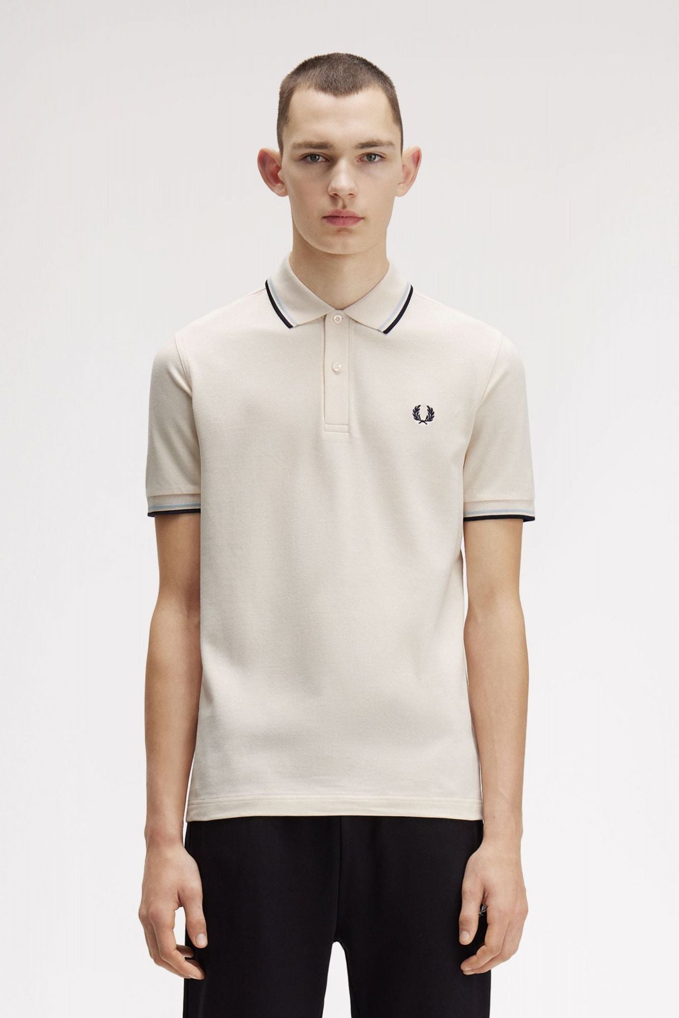 FRED PERRY TWIN TIPPED en color BEIS (1)