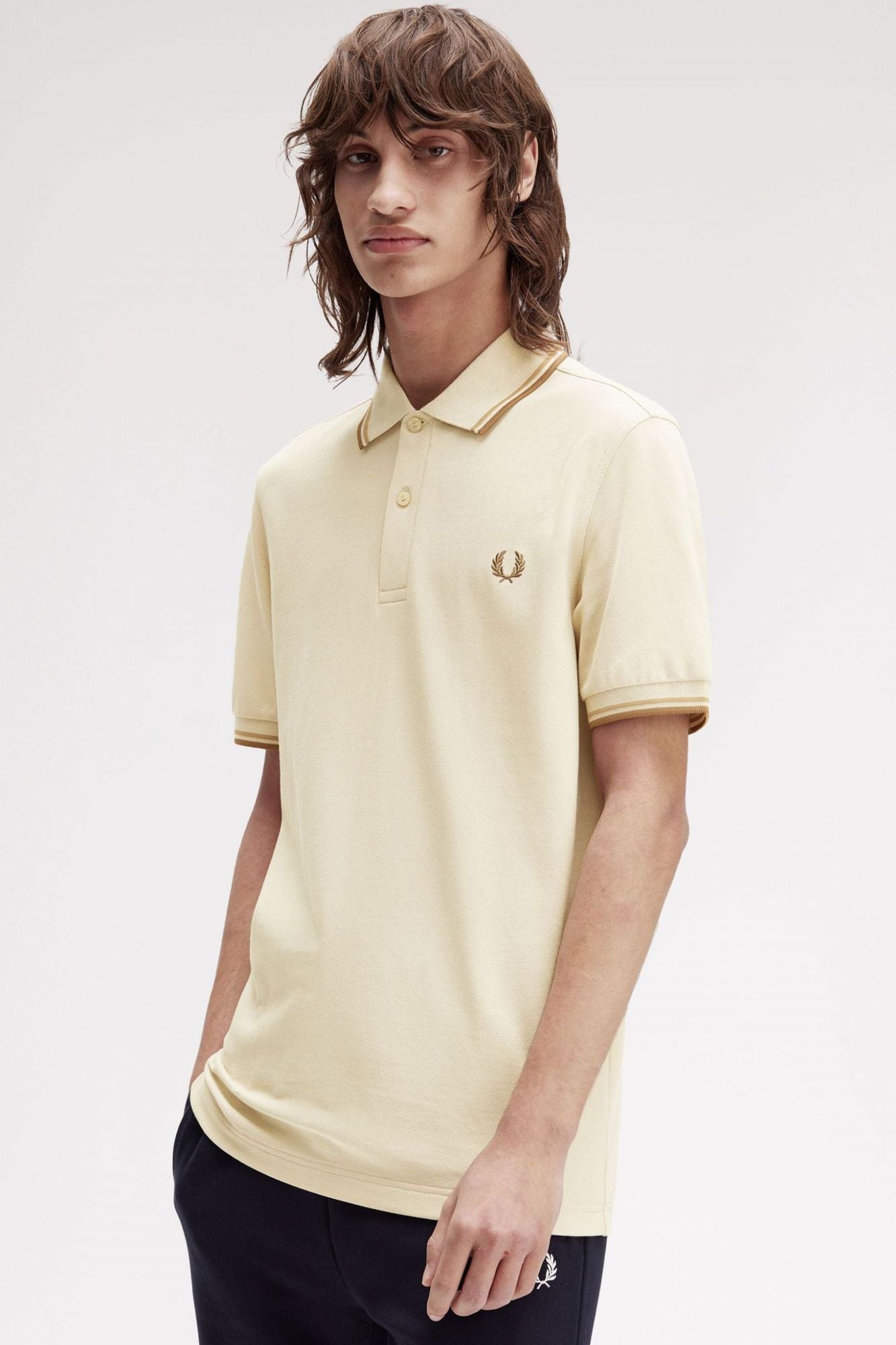 FRED PERRY TWIN TIPPED en color BEIS (4)