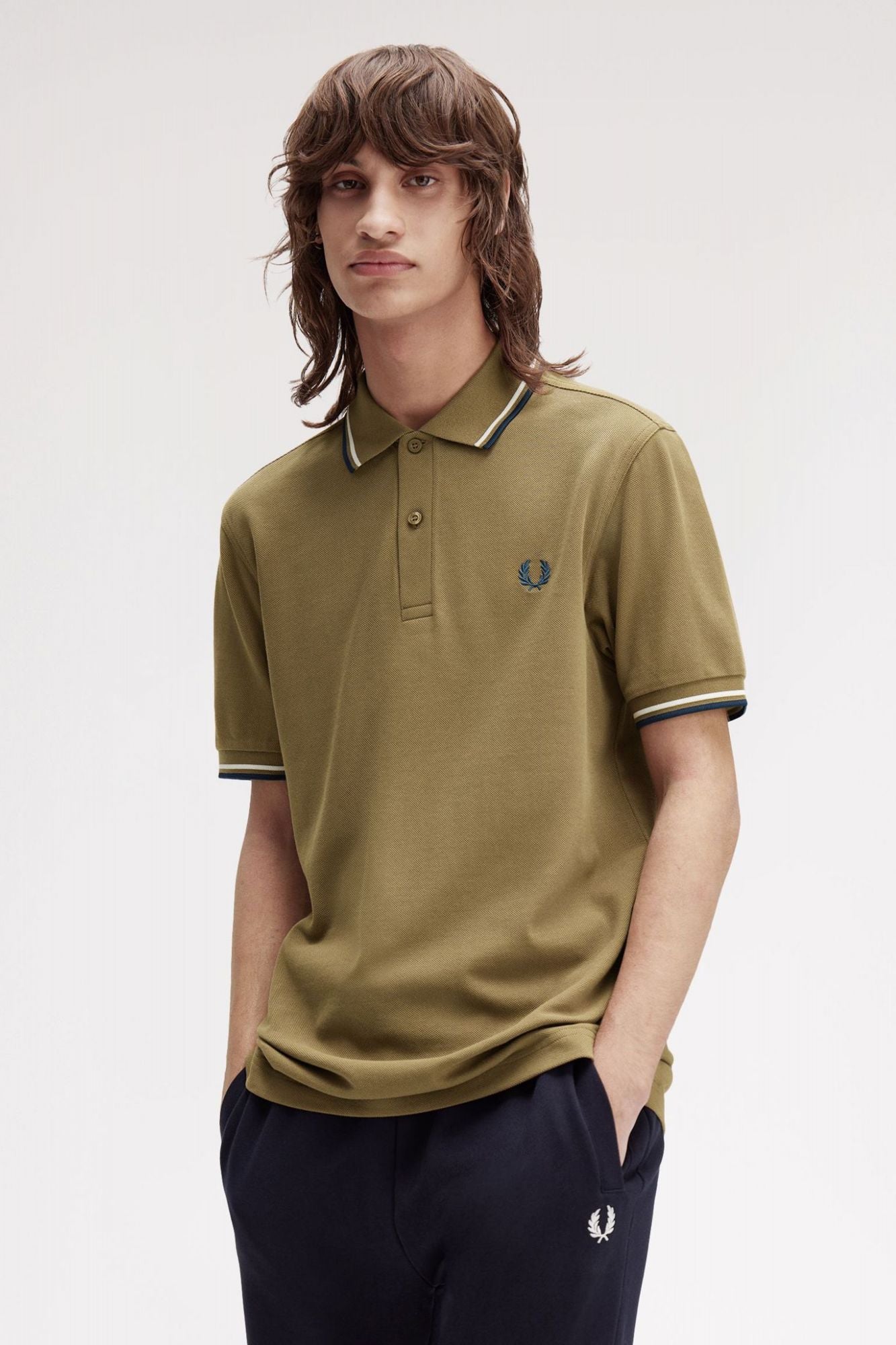 FRED PERRY TWIN TIPPED en color MARRON (4)