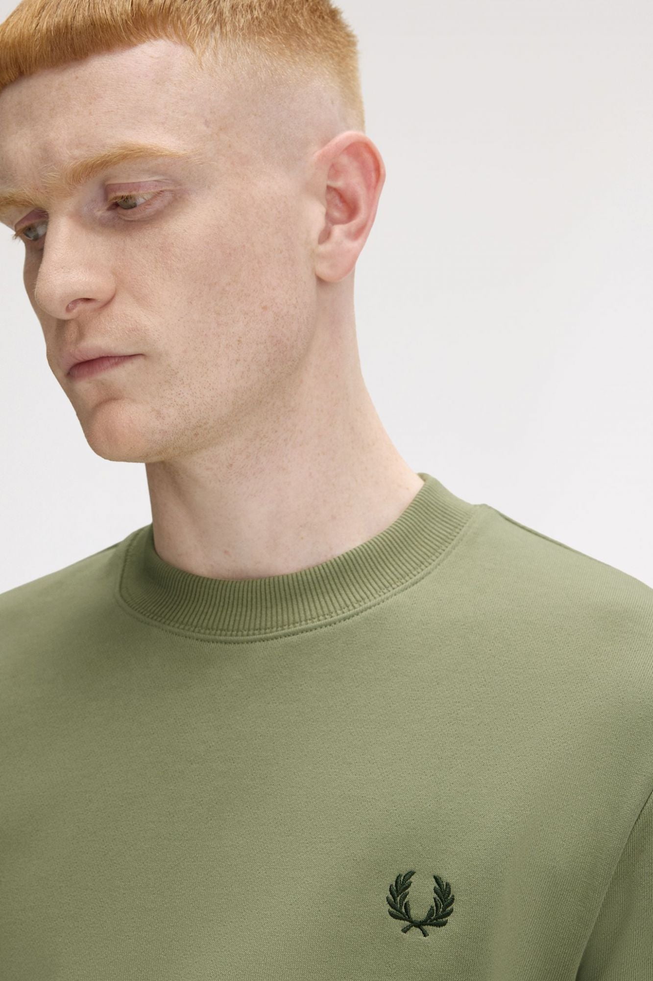 FRED PERRY NECK SWEATSHIRT en color VERDE (2)