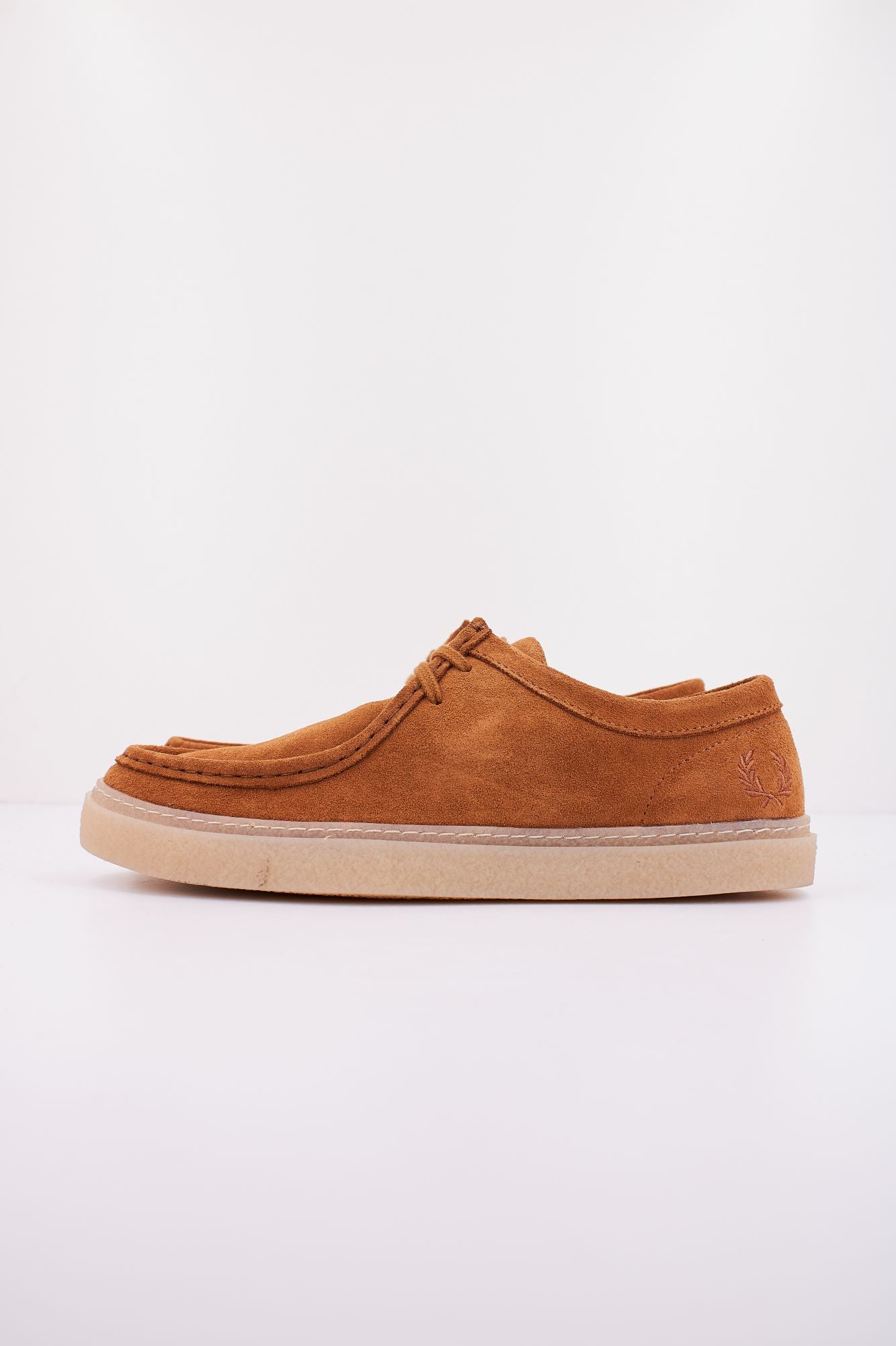 FRED PERRY DAWSON LOW SUEDE en color MARRON CLARO (1)