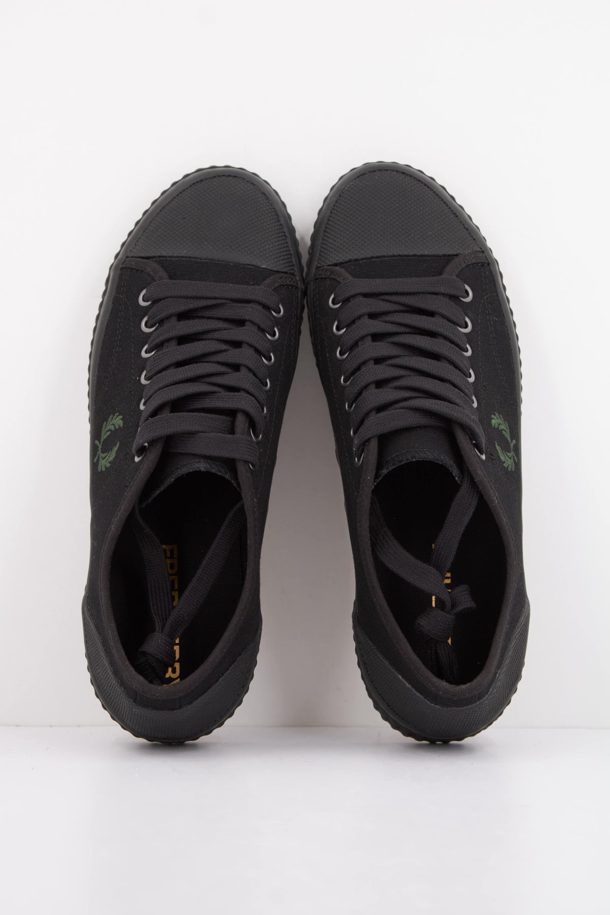 FRED PERRY HUGHES LOW CANVAS en color NEGRO (3)